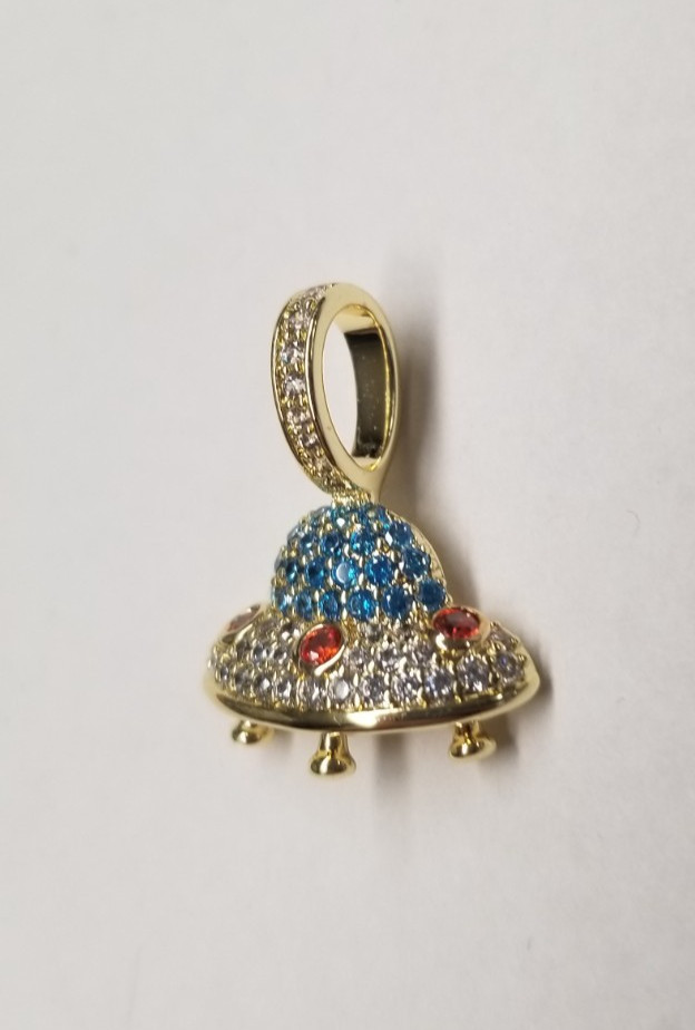 Gld Micro Iced UFO Pendant 17mm x 13mm