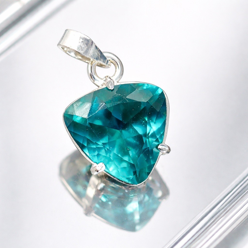 Natural Certified 25 Ct Green Sapphire Loose Gemstone 925 Solid Silver Pendant