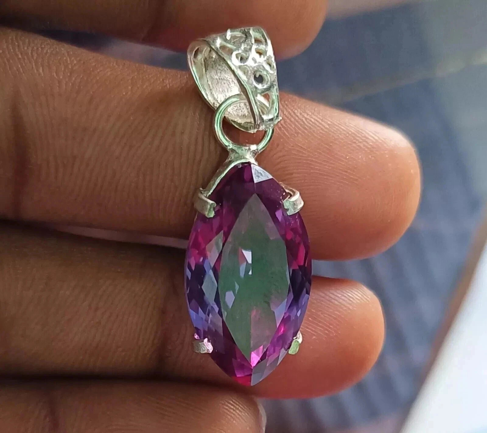 26 CT+ Natural Color Change Marquise Alexandrite 925 Silver Gemstone Pendant