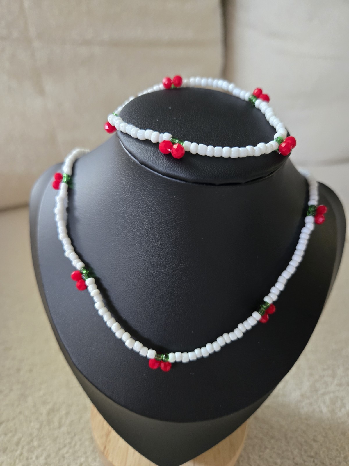 White Glass Round Beaded Choker Necklace Adjustable Ball/Bead Chain Red Green