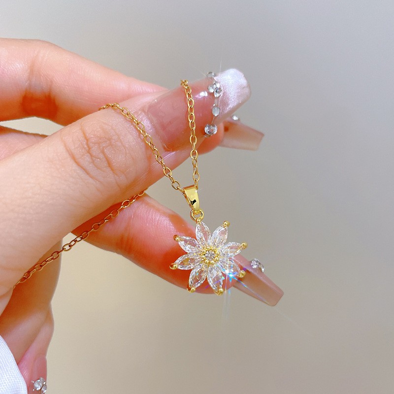 Light Luxury Elegant Crystal Necklace Women Gold Tone Chain Flower Pendant