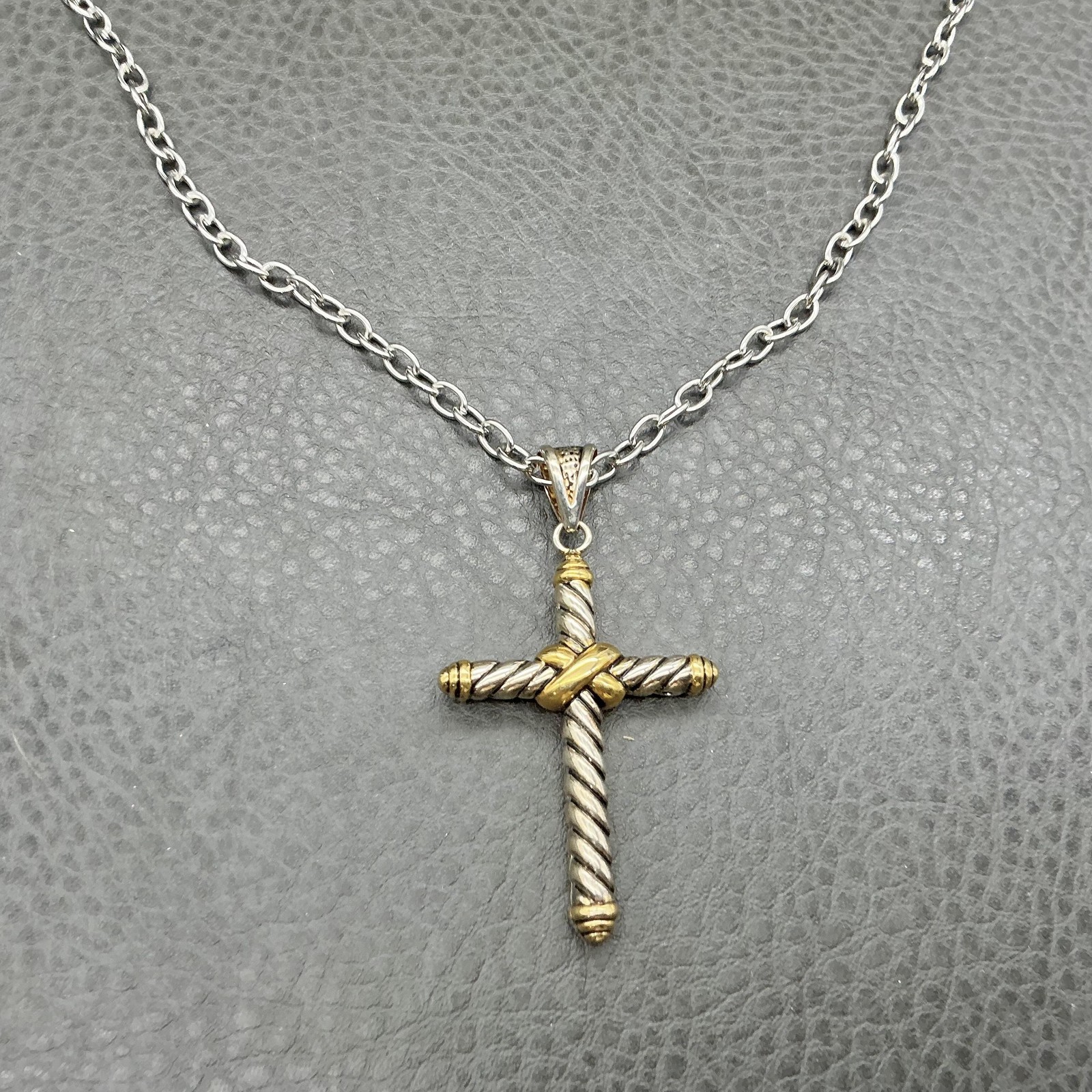 Silver Gold Tone Cross Pendant Necklace 22 In Lobster Clasp Womens Religious