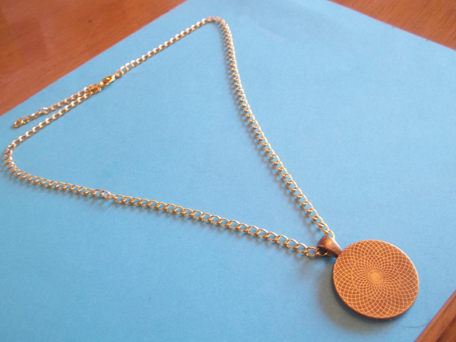 SHILLING COIN – ENGLISH THREE LIONS – BRONZE CASED CURB NECKLACE – 1953 to 1966