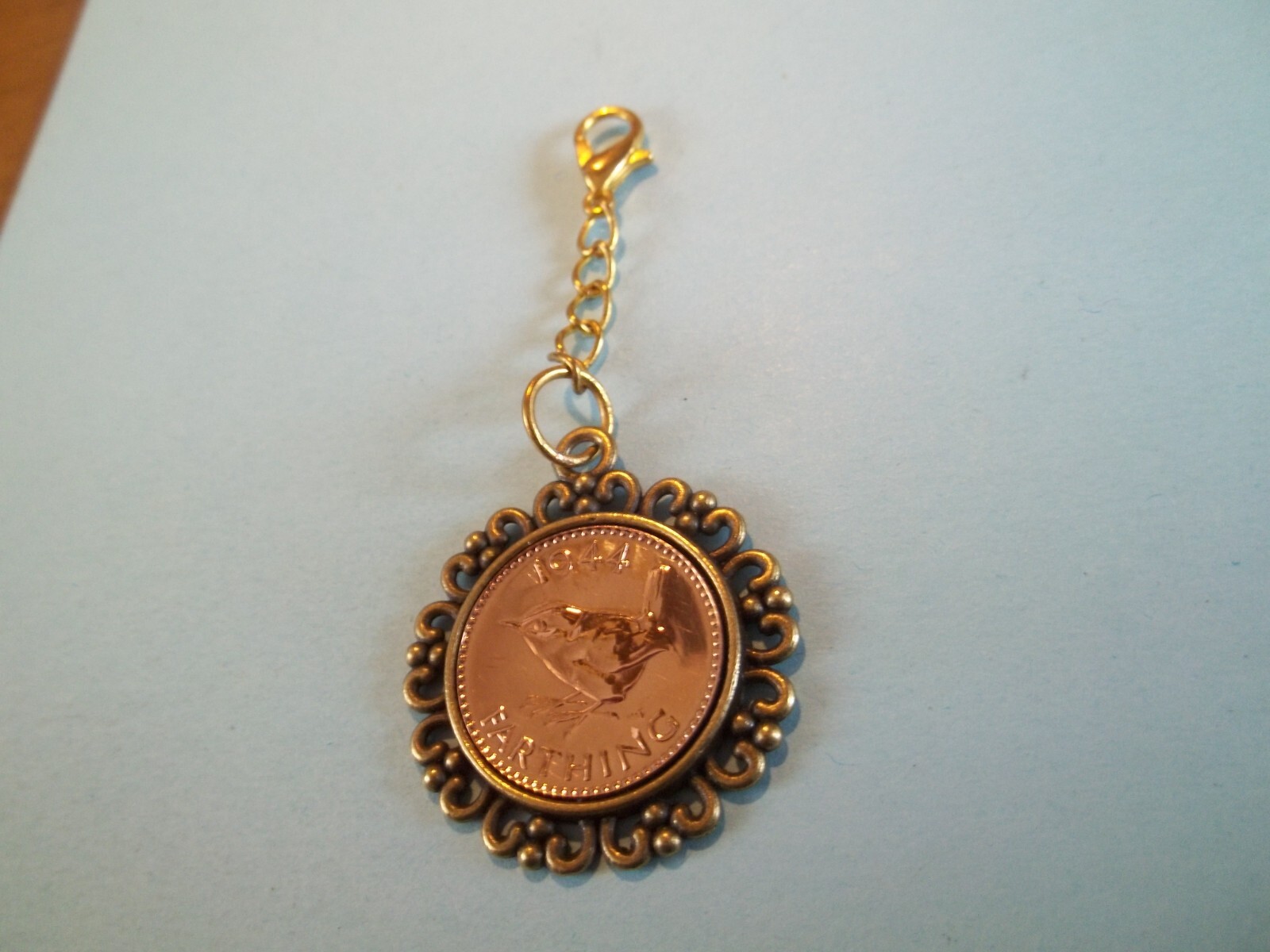 FARTHING COIN – WREN LIMITED EDITION BRONZE CASED PENDANT/CHARM – 1938 to 1955
