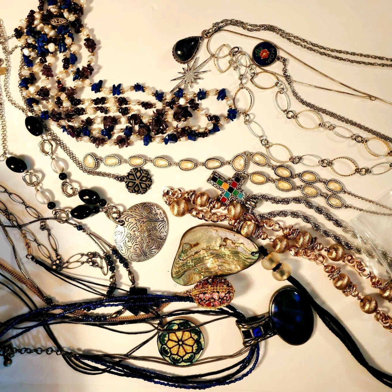 Lot Of 16 Necklaces Various Sizes 14″ to 36″