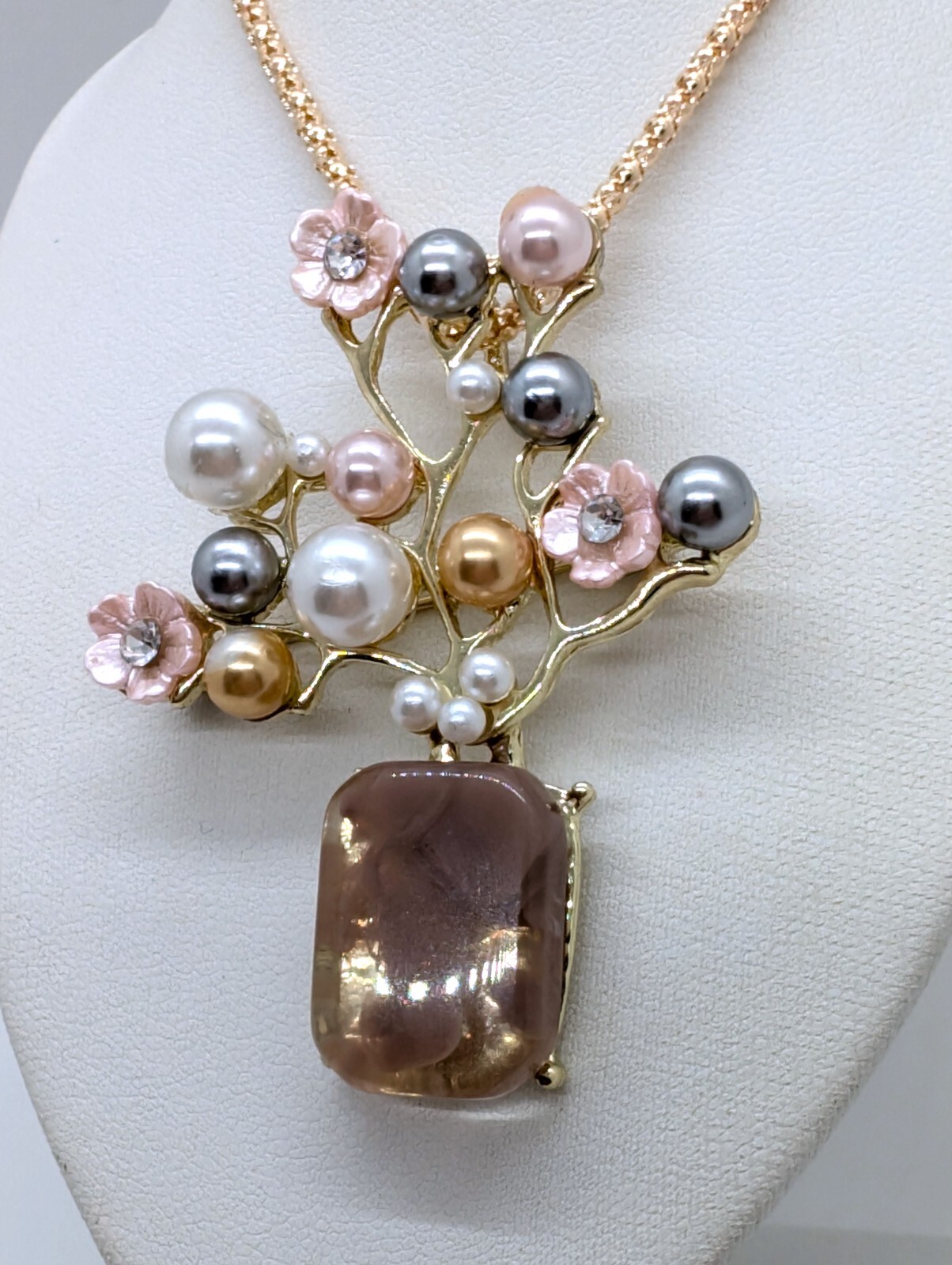 Lovely! Betsey Johnson Crystal / Pastel Pearl Floral Arrangement Necklace Brooch