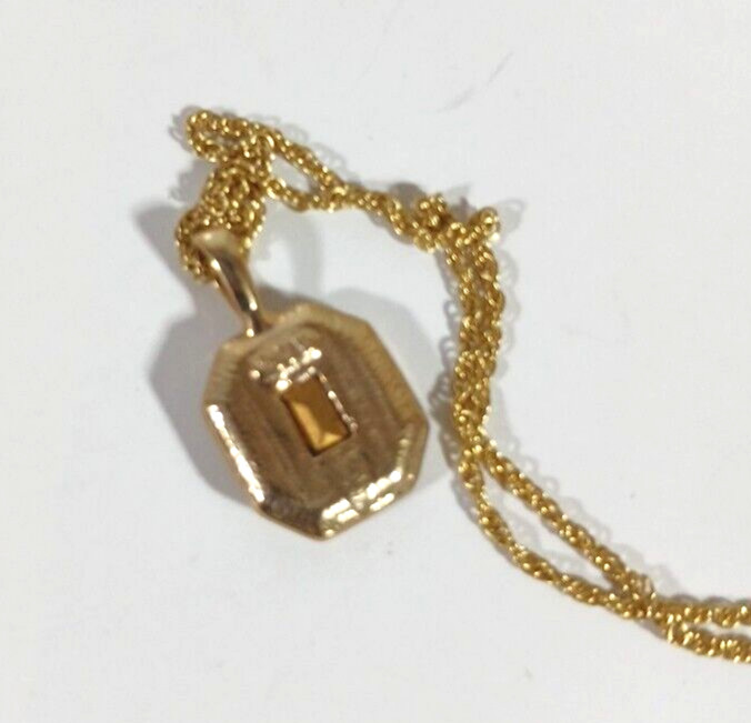 Roman Red Glass Clear Pendant Chain Necklace Gold tone Chain 17.75″