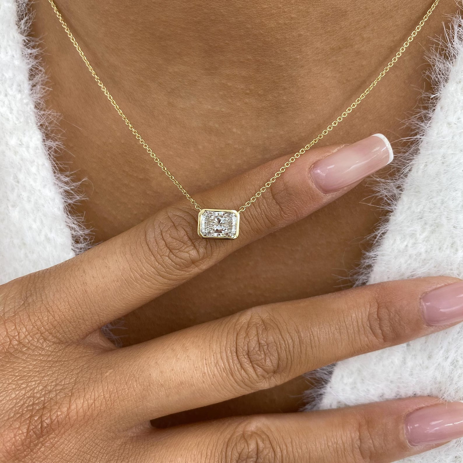 Lab Grown 1.50 Ct Radiant EF VS Diamond Bezel Solitaire Necklace 14K Yellow Gold