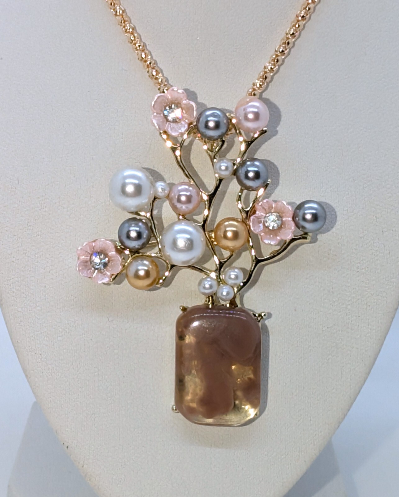 Lovely! Betsey Johnson Crystal / Pastel Pearl Floral Arrangement Necklace Brooch