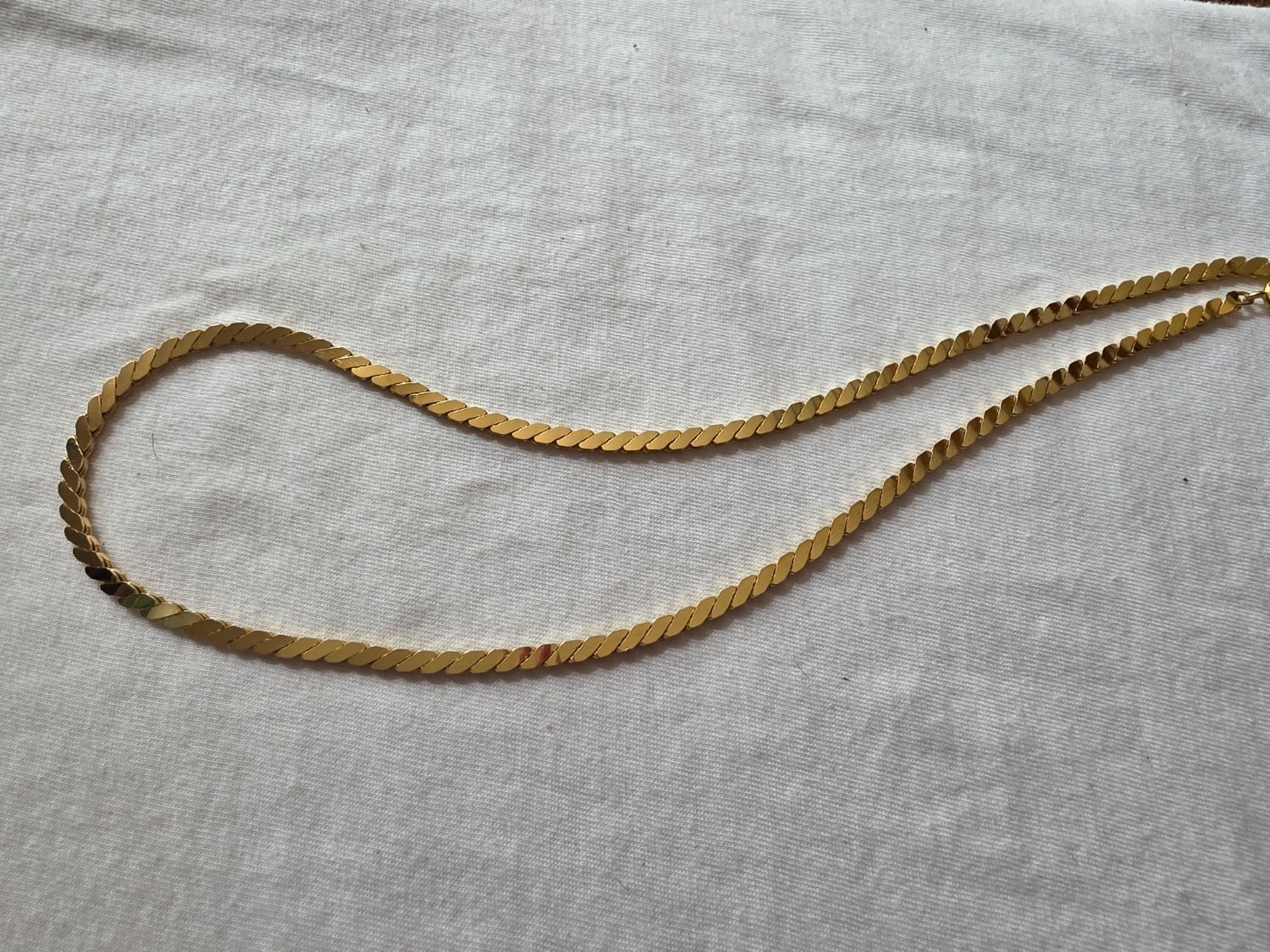 Vintage Italy Gold Tone Flat Herringbone Chain Necklace Flexible Polished Link
