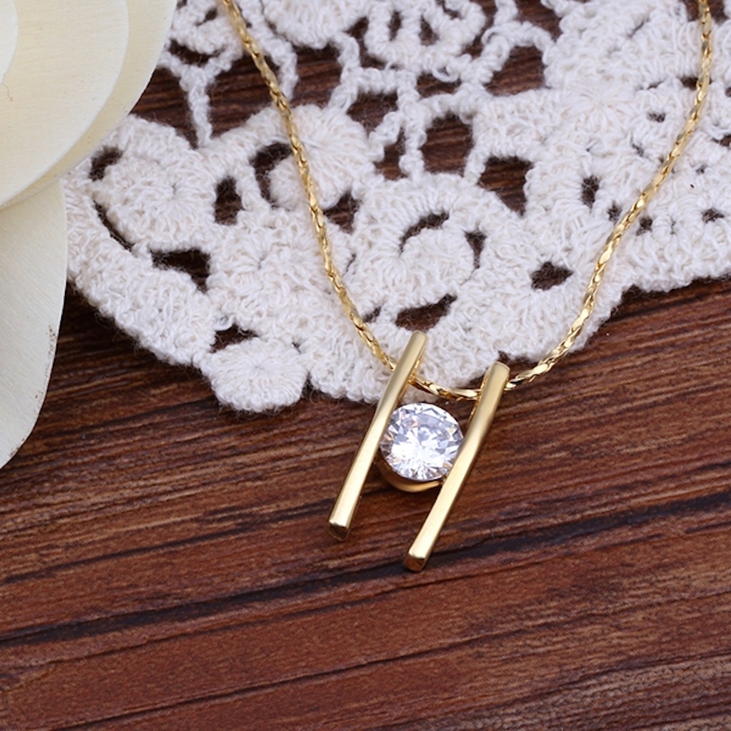 18K Gold Plated Necklace Pendant Zirconia 20 Inches 1MM Lobster B74
