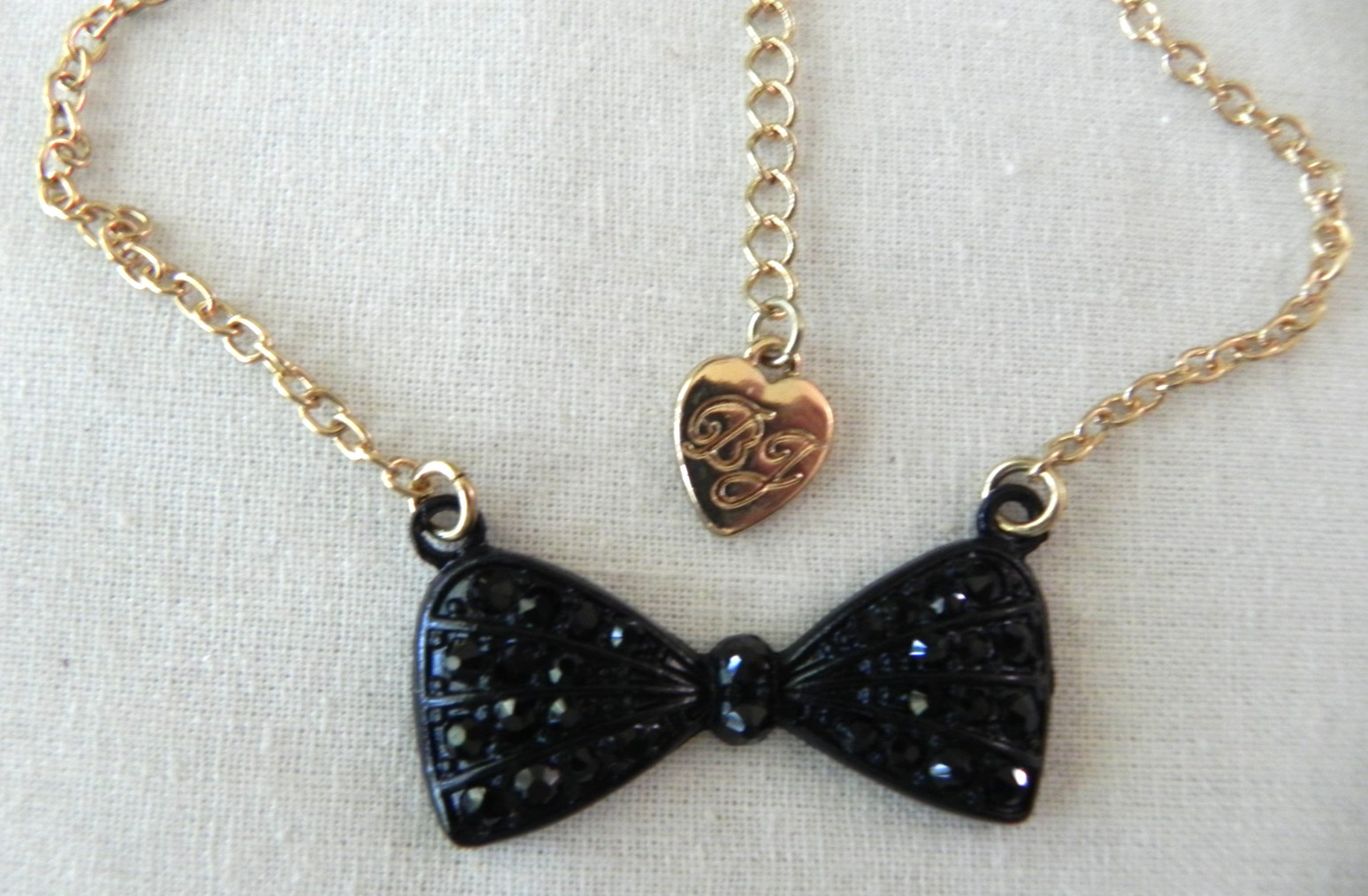 Betsey Johnson Small Black Bow tie Necklace bowtie