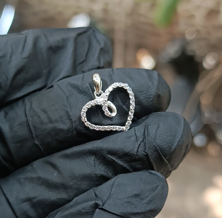 2 Ct Round Cut Simulated Diamond Women’s Heart Pendant In 14K White Gold Plated