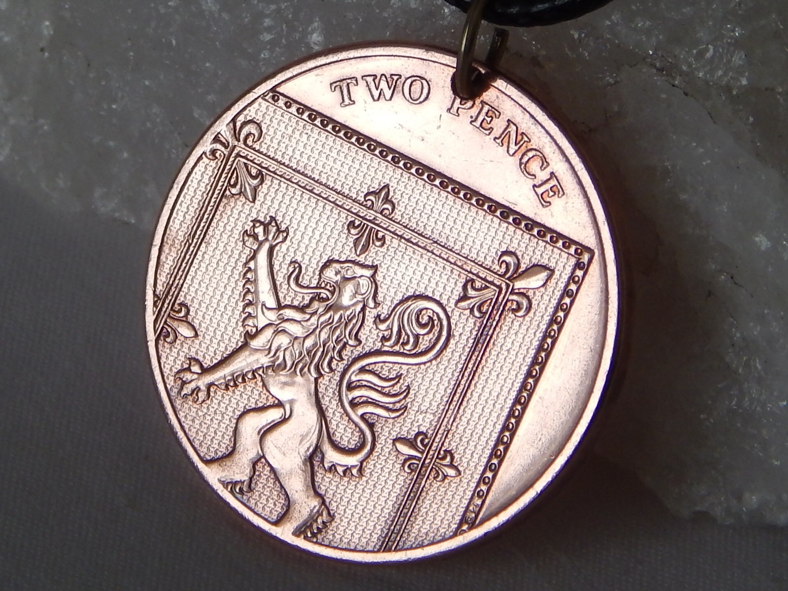 2014 Britain 2 Pence Coin Pendant Necklace Lion #523