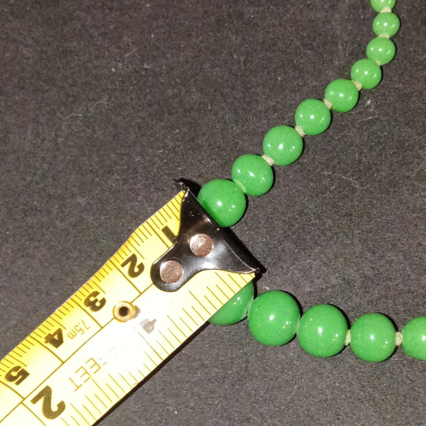 Vintage Mid-Century Green Peking Glass Graduated Bead Necklace 15″ – Stamped Jap