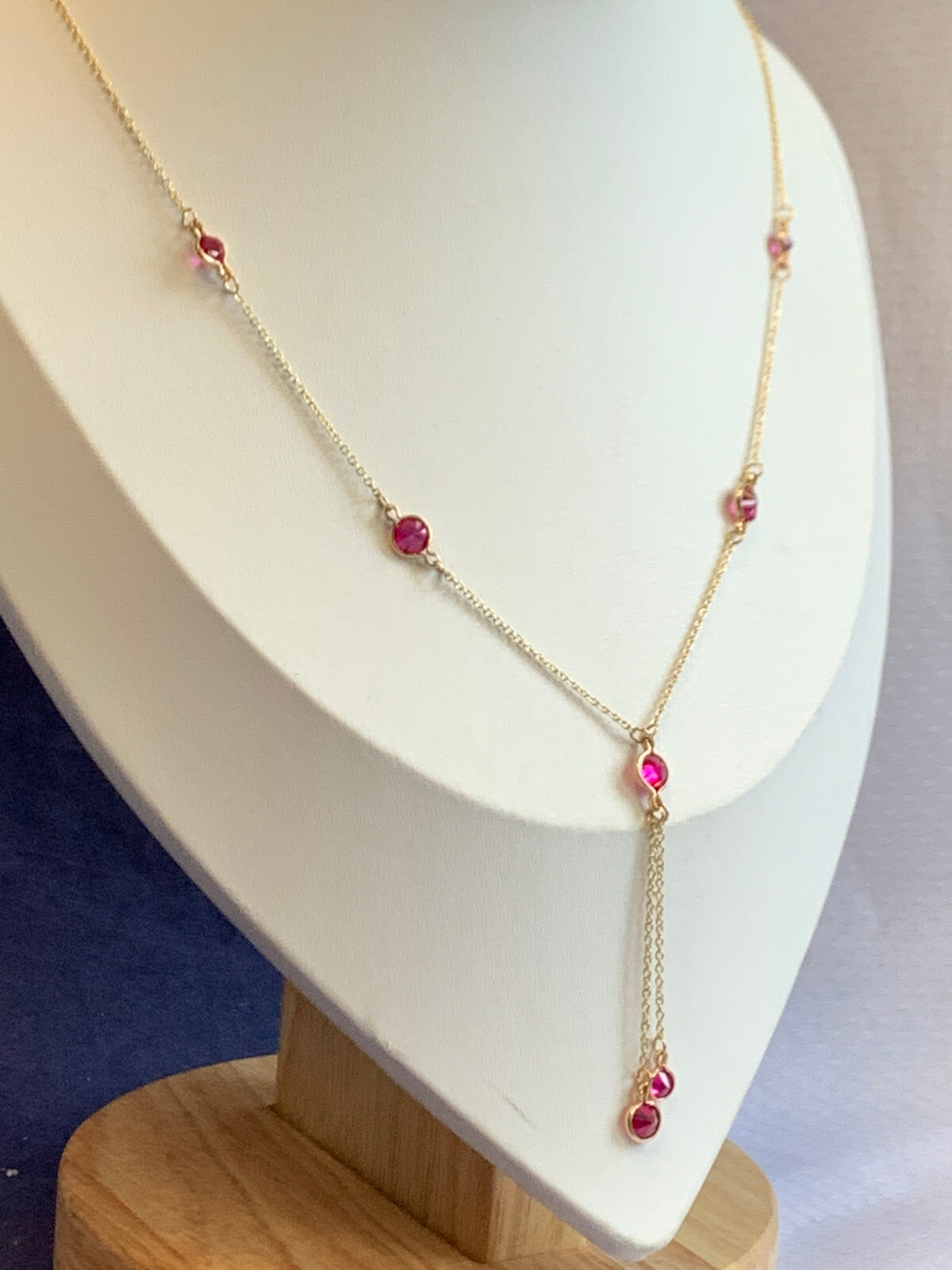 10K Yellow Gold Necklace 2.74g Fine Jewelry 17″ Ruby Color Stones *READ*