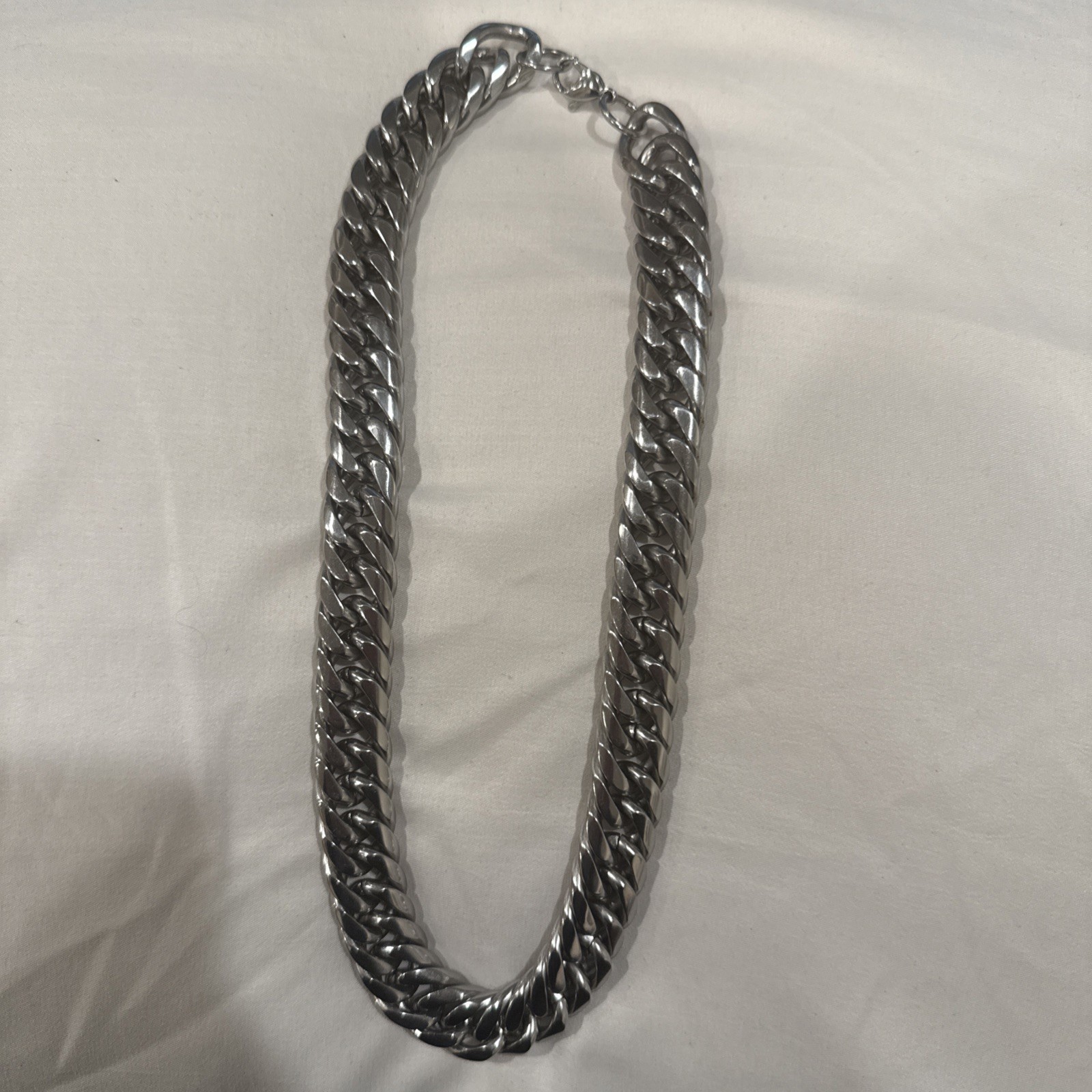 MEN Stainless 18mm SILVER MIAMI CUBAN CURB CHAIN NECKLESS 20 inch in length