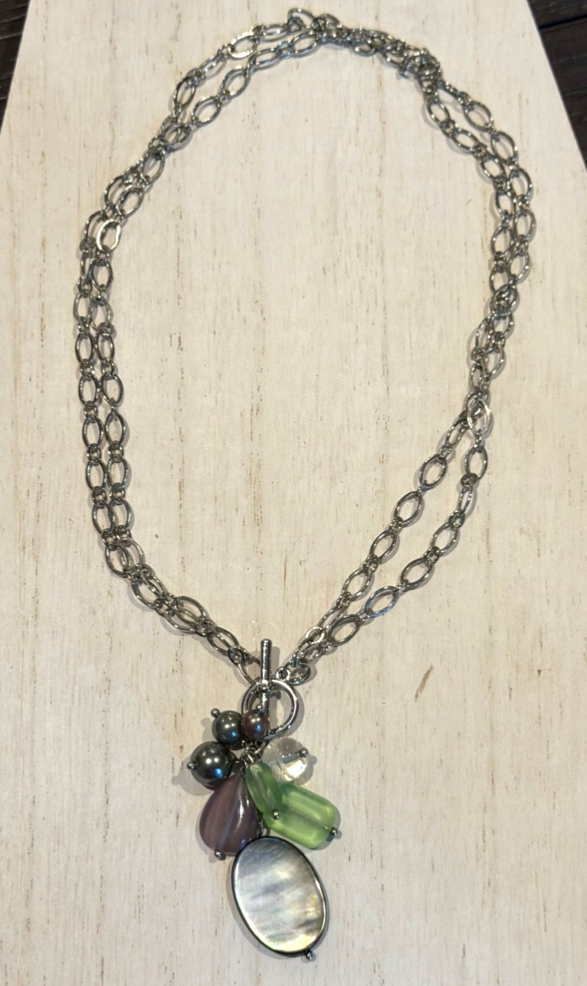 Lia Sophia Pistachio Cluster Necklace Mother of Pearl Glass Beads Excellent Cond