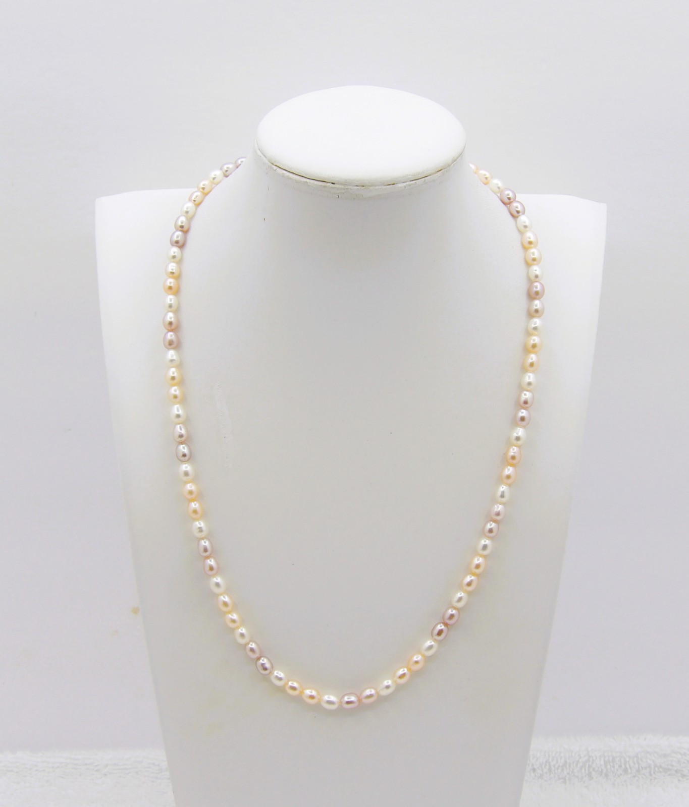 19.5 inches long Genuine HQ Rice Freshwater Pearl Necklace NK816C