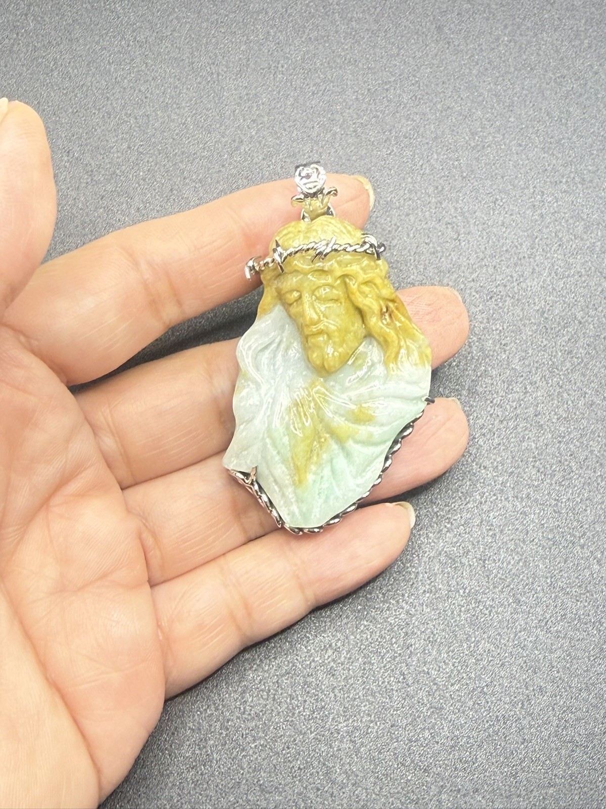 100% Natural Jade Jesus Pendant . 100% Natural Color. Mặt Chúa
