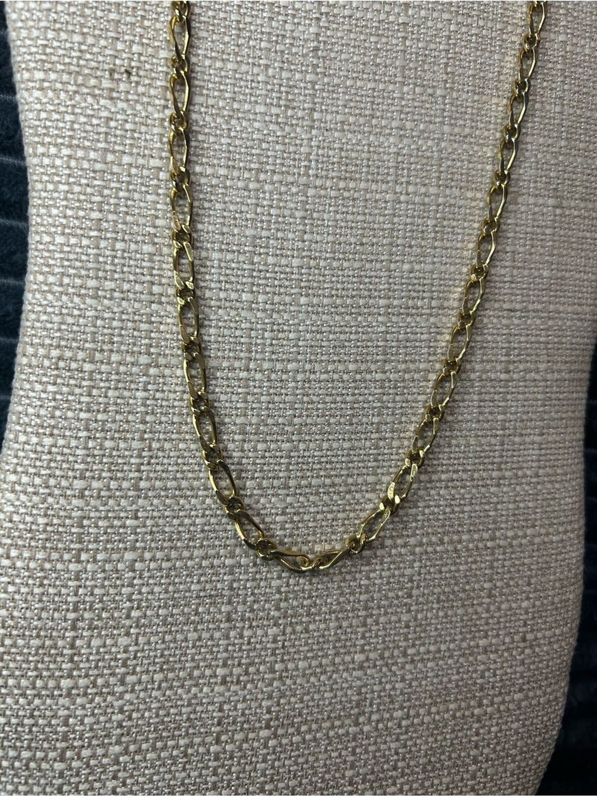 Vintage Gold Tone Figaro Link Chain Necklace Classic Minimalist Layering Collar