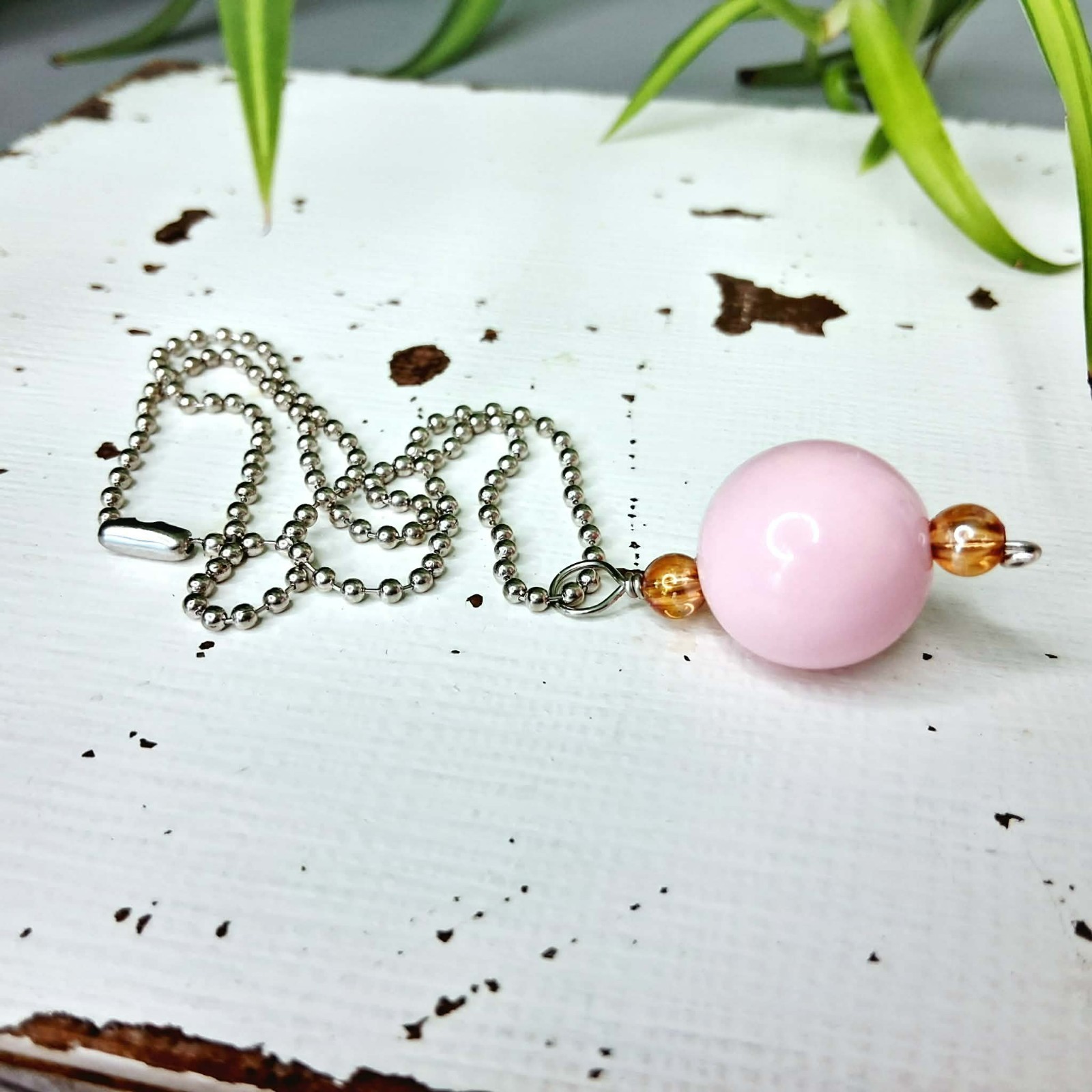 Chic Pink and Gold Beaded Pendant Necklace