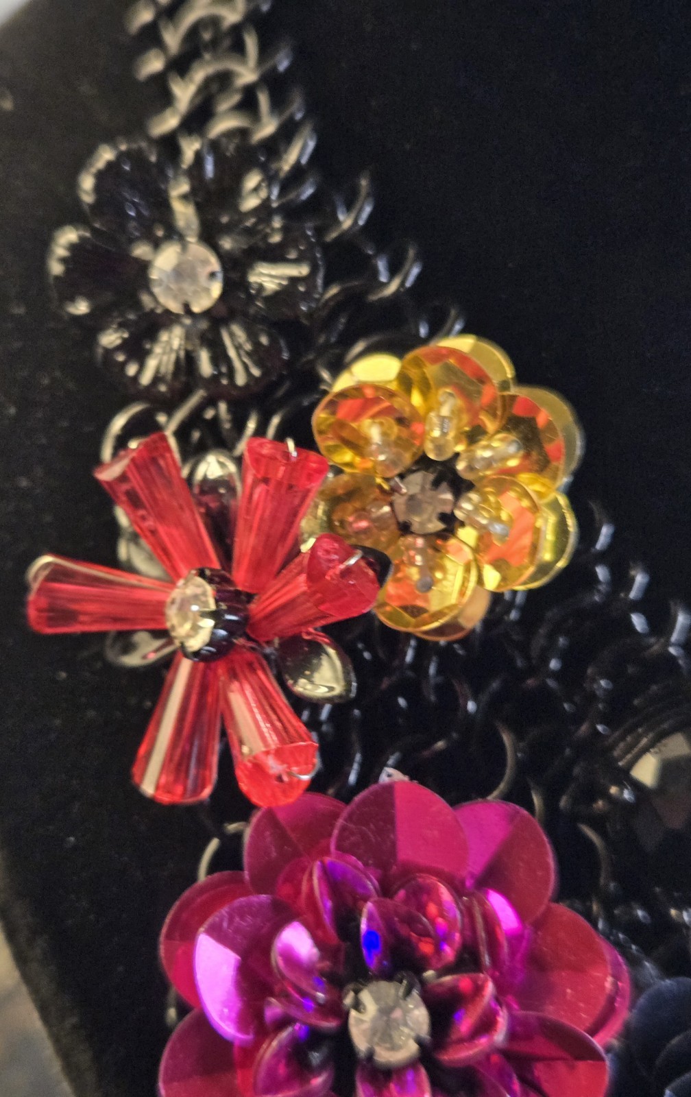 ALDO BLACK STATEMENT NECKLACE CHUNKY FLORAL EMBELLISHED BIB DESIGN
