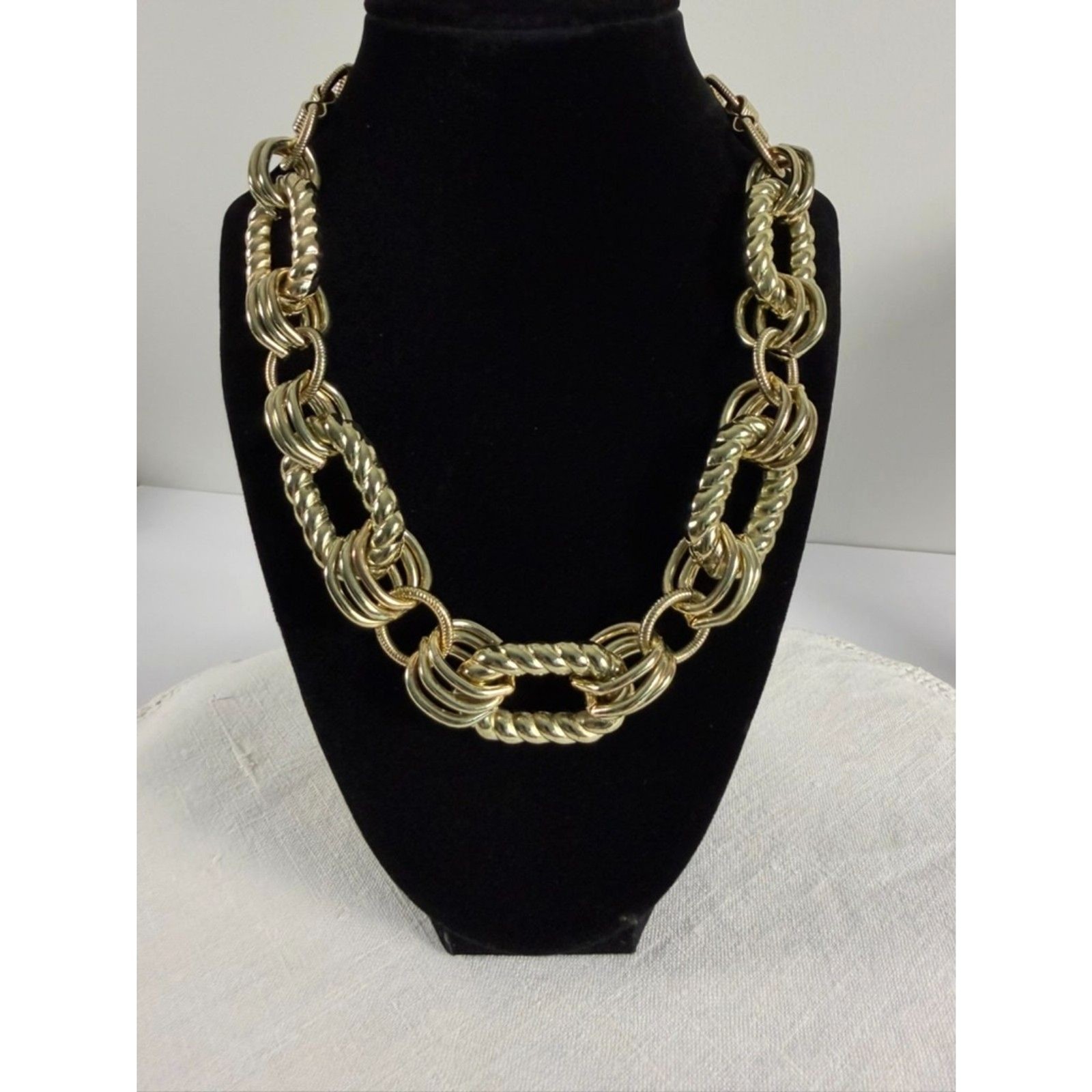 Robert Rose Vintage Gold Tone Chunky Chain Statement Necklace Ribbed Links Retro