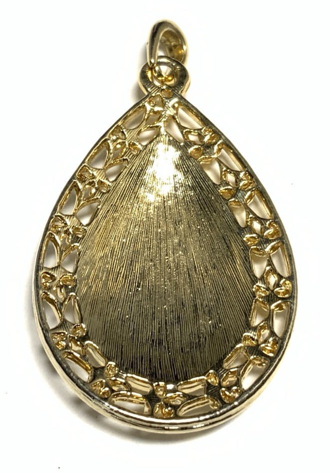 Gold Tone Rose Pendant LP110
