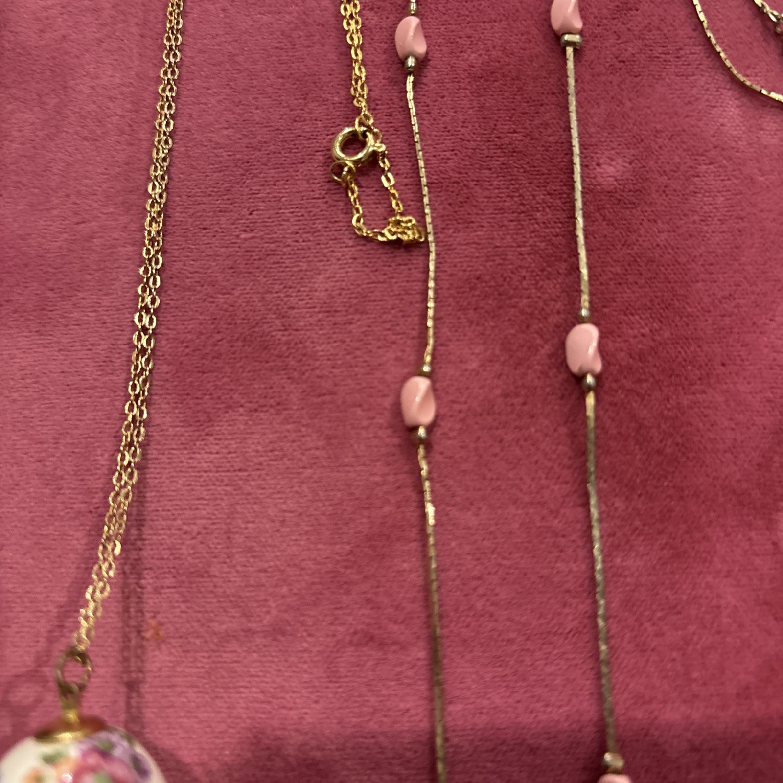 Set Of 3 Fashion Jewelry Chains And 1 Pendant