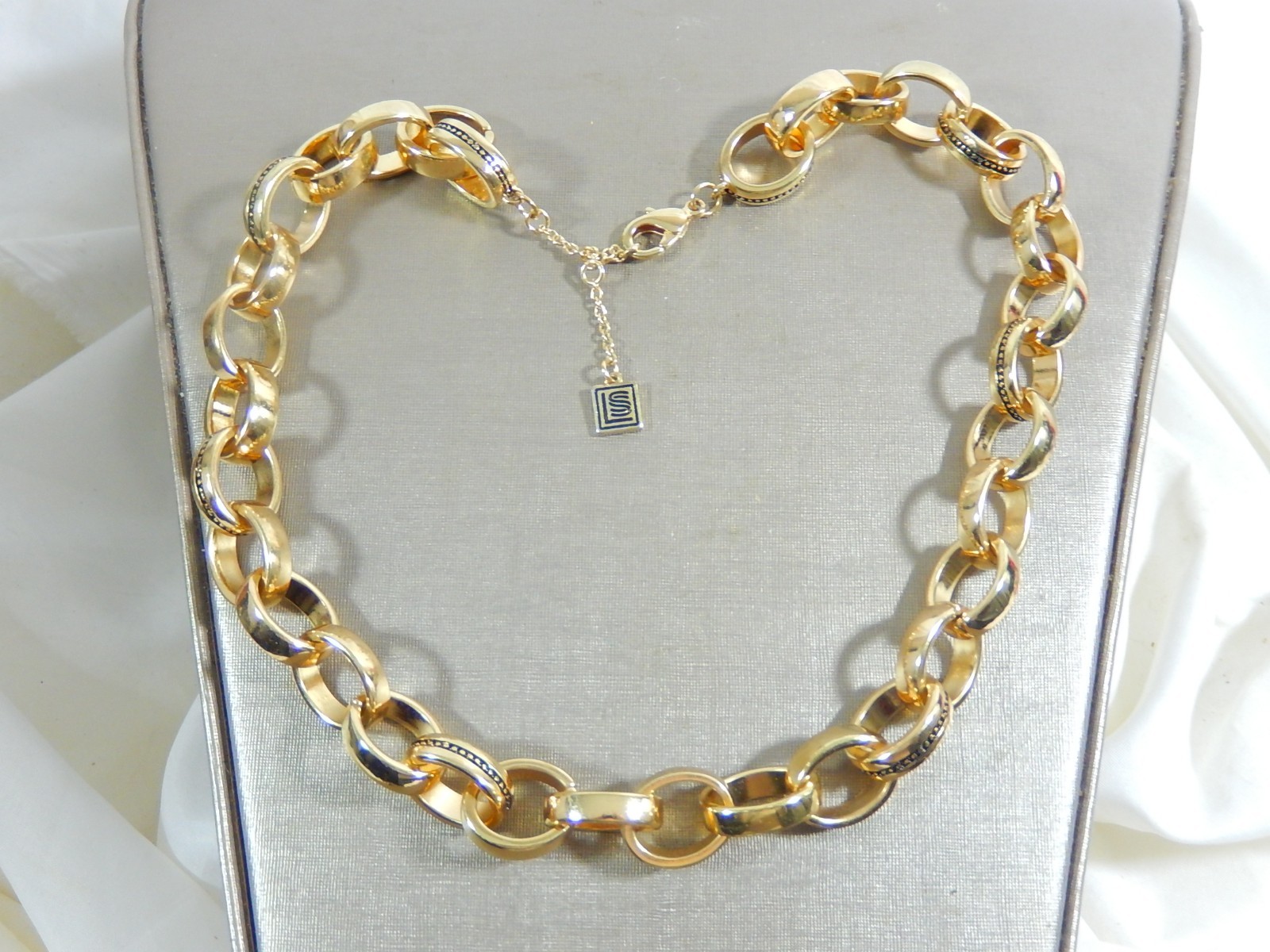VTG CHUNKY OVAL ROLO LINK W BLACK ENAMEL DESIGN TONE 19″ NECKLACE SIGNED LS