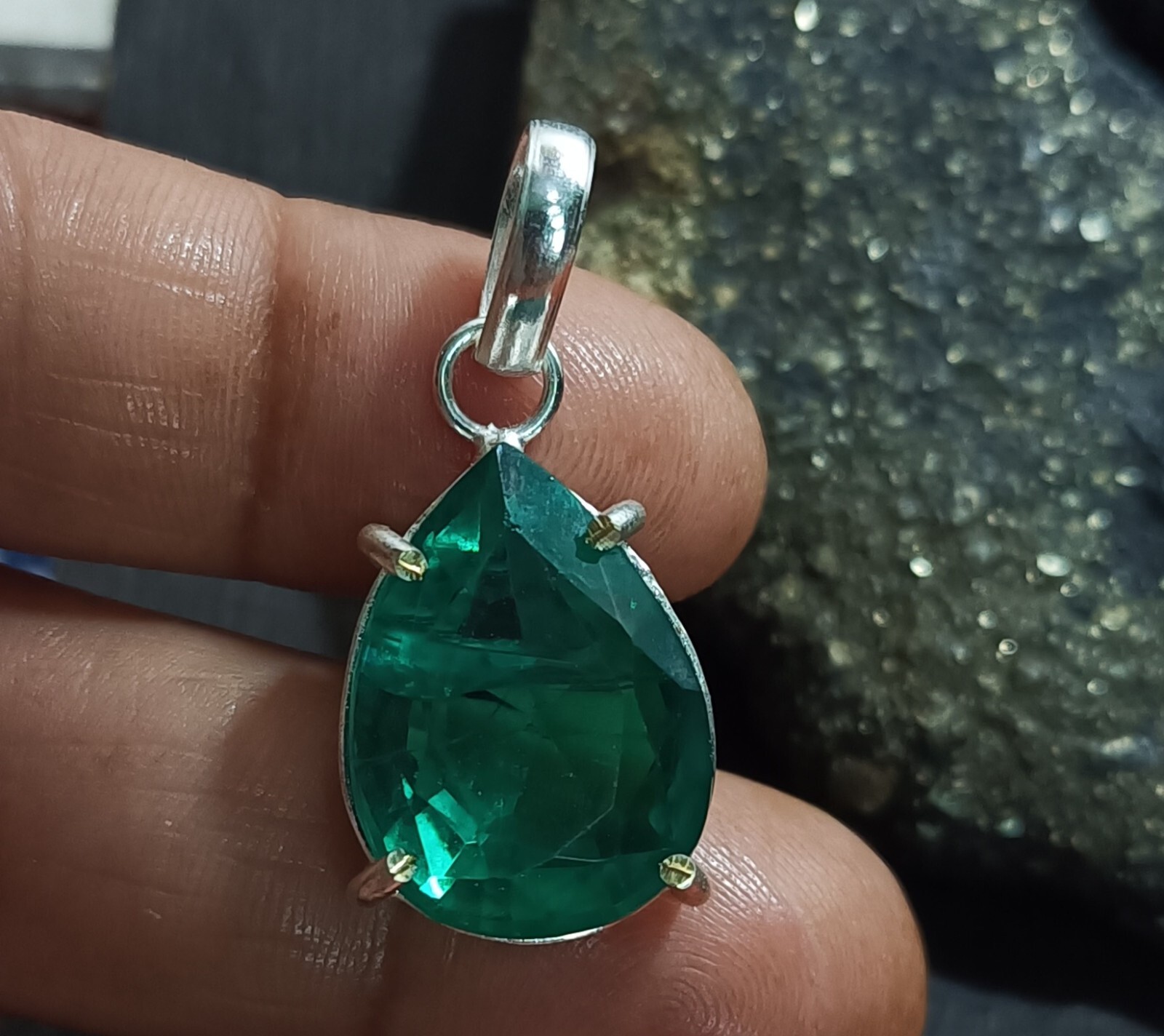 Certified 32.75 Ct Stunning Emerald 925 Solid Silver Pear Cut Pendant Gemstone
