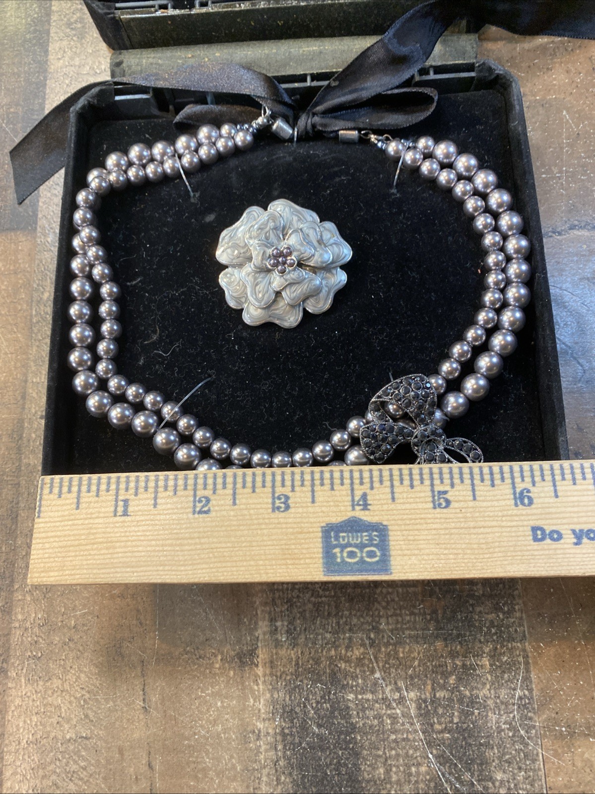 Vtg 80s Women’s Imitation Faux Pearl Rhinestone Necklace Ribbon Brooch Gray