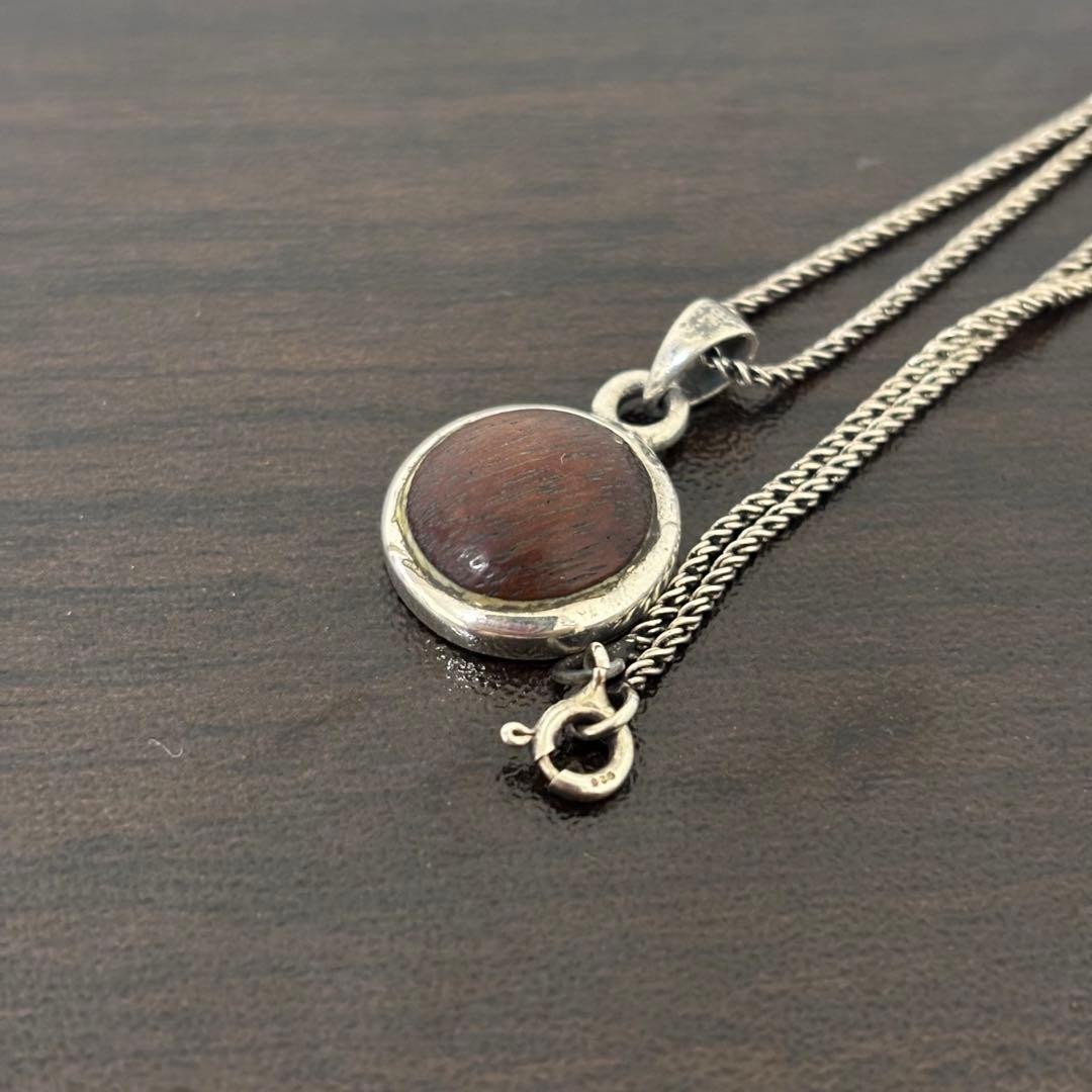 Vintage Silver Wood-Style Round Pendant Necklace