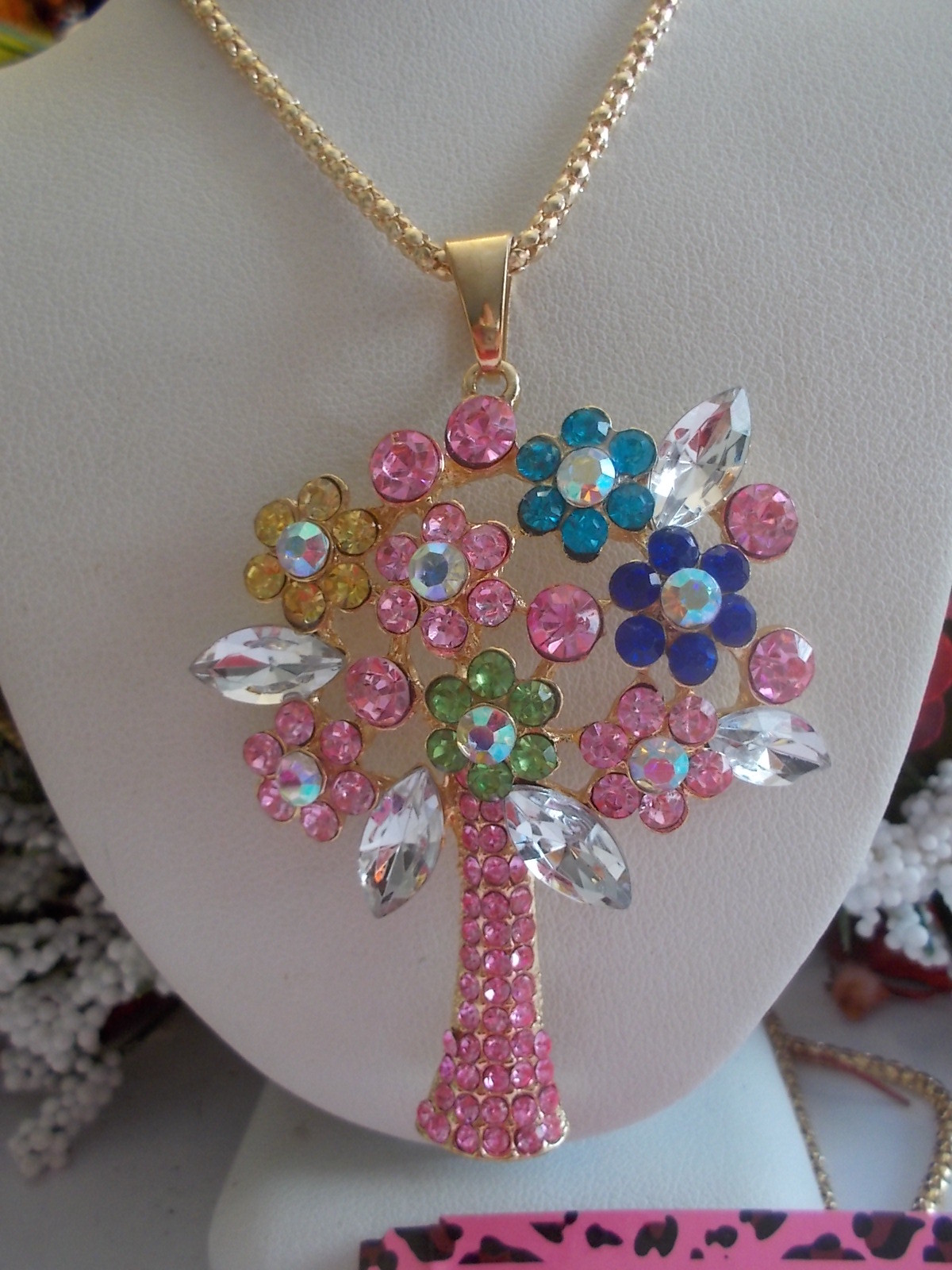 BETSEY JOHNSON LOVELY PINK VASE WITH FLOWER BOUQUET PENDANT CHAIN NECKLACE