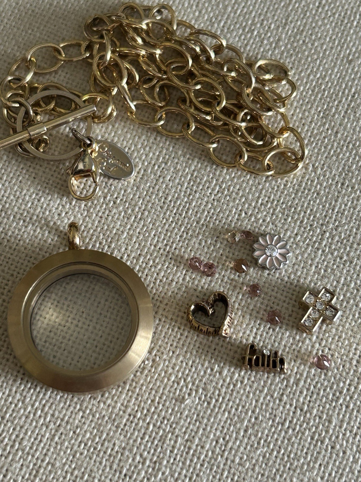 Origami Owl Medium Gold Hinge Locket, 4 Charms & 16″ Toggle Chain Set “New”
