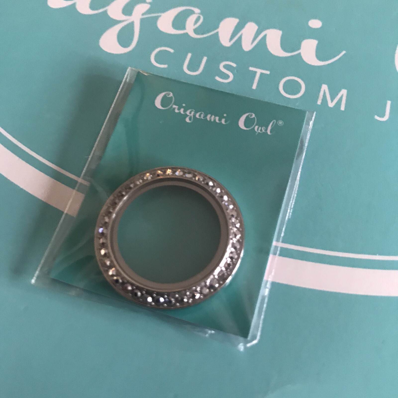 Authentic Origami Owl BZ3002 Medium Silver w/Crystals Twist Locket Face “NIP”