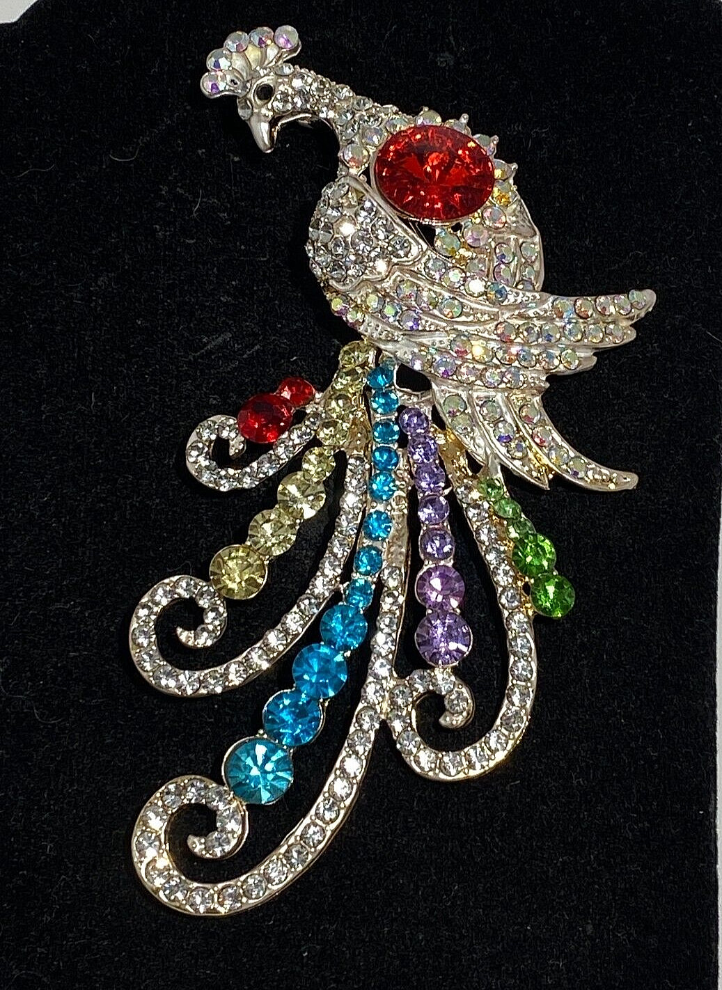 BETSEY JOHNSON GOLD PEACOCK MULTI COLOR CRYSTALS & RHINESTONES PIN PENDANT NECK