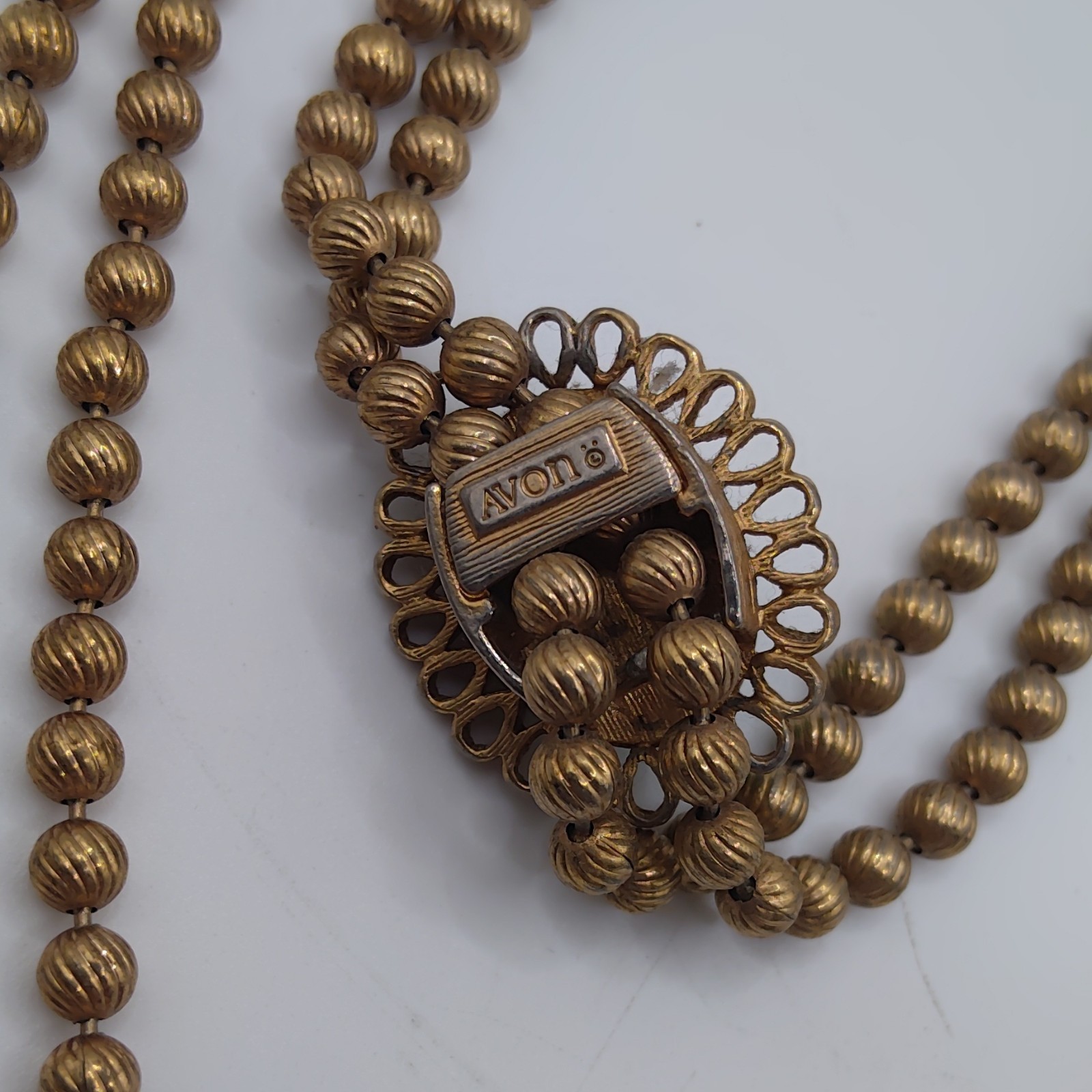 Avon Signed DeLizza & Elster Colab Gold Tone Lariat Necklace ‘Ming Green’ 1970s