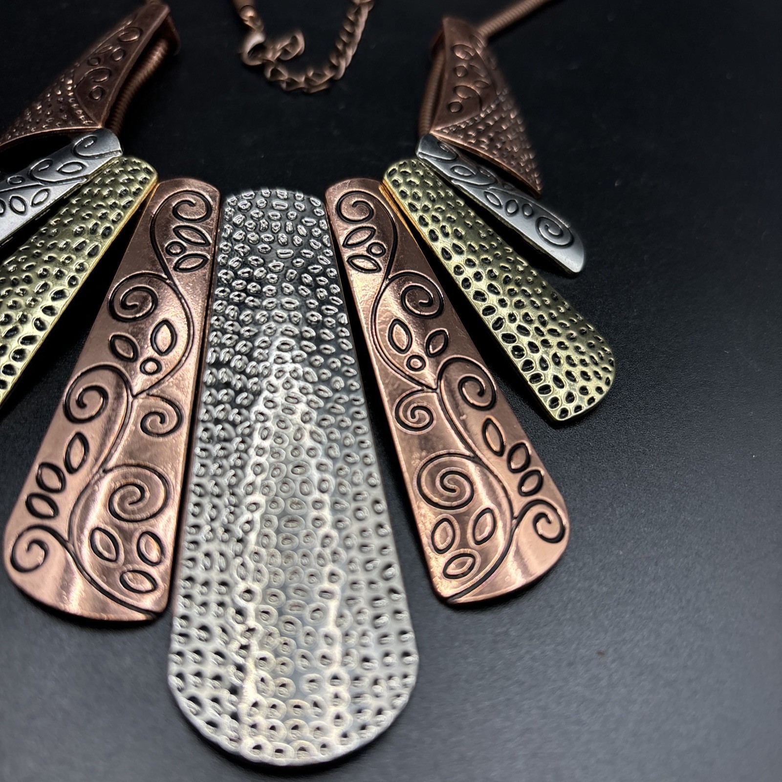 Multi Tone Hammered Metal Modernist Geometric Engraved Necklace Adjustable
