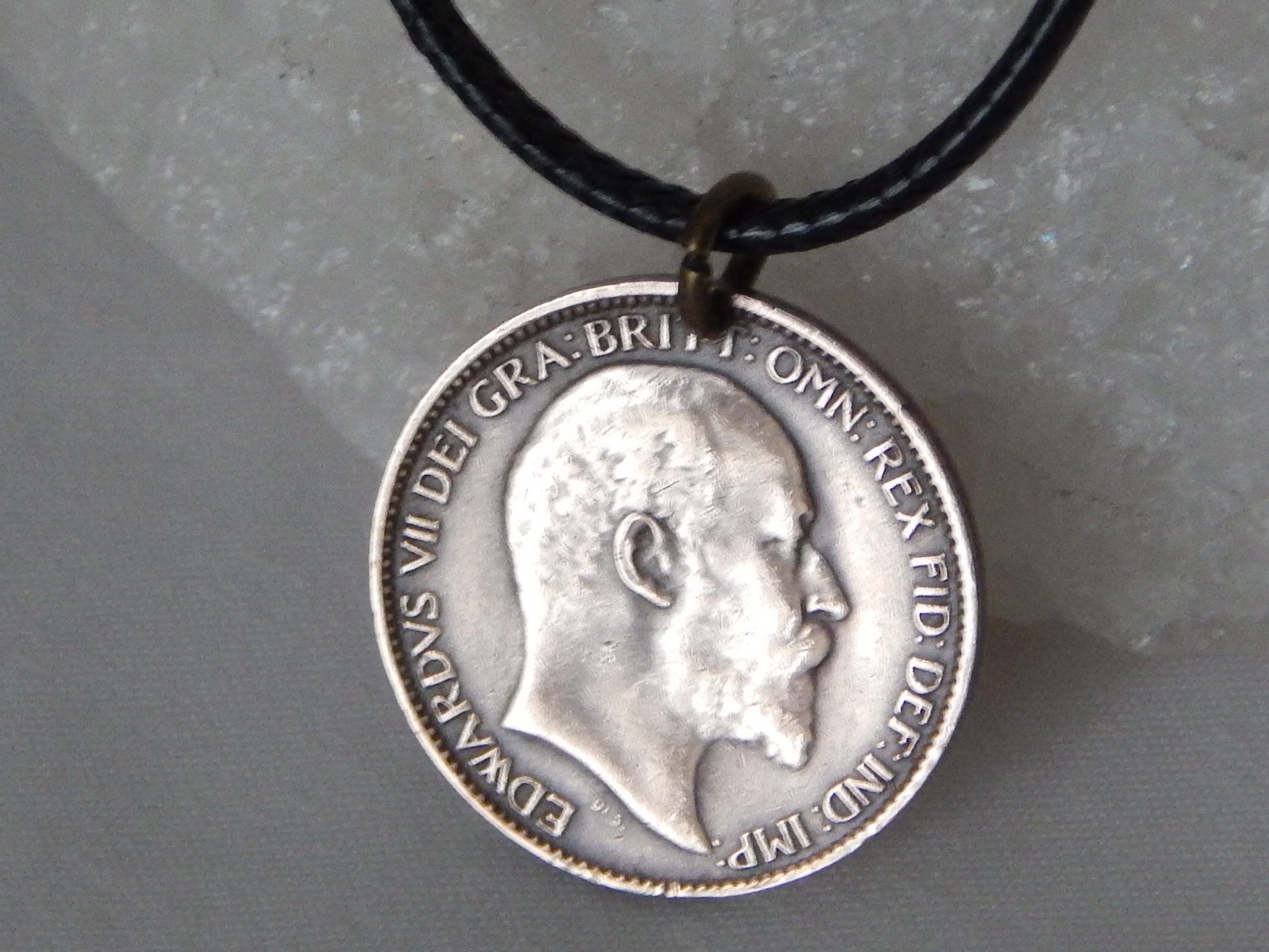 Antique 1907 Britain Bronze Farthing Coin Pendant Necklace Trident Shield #218