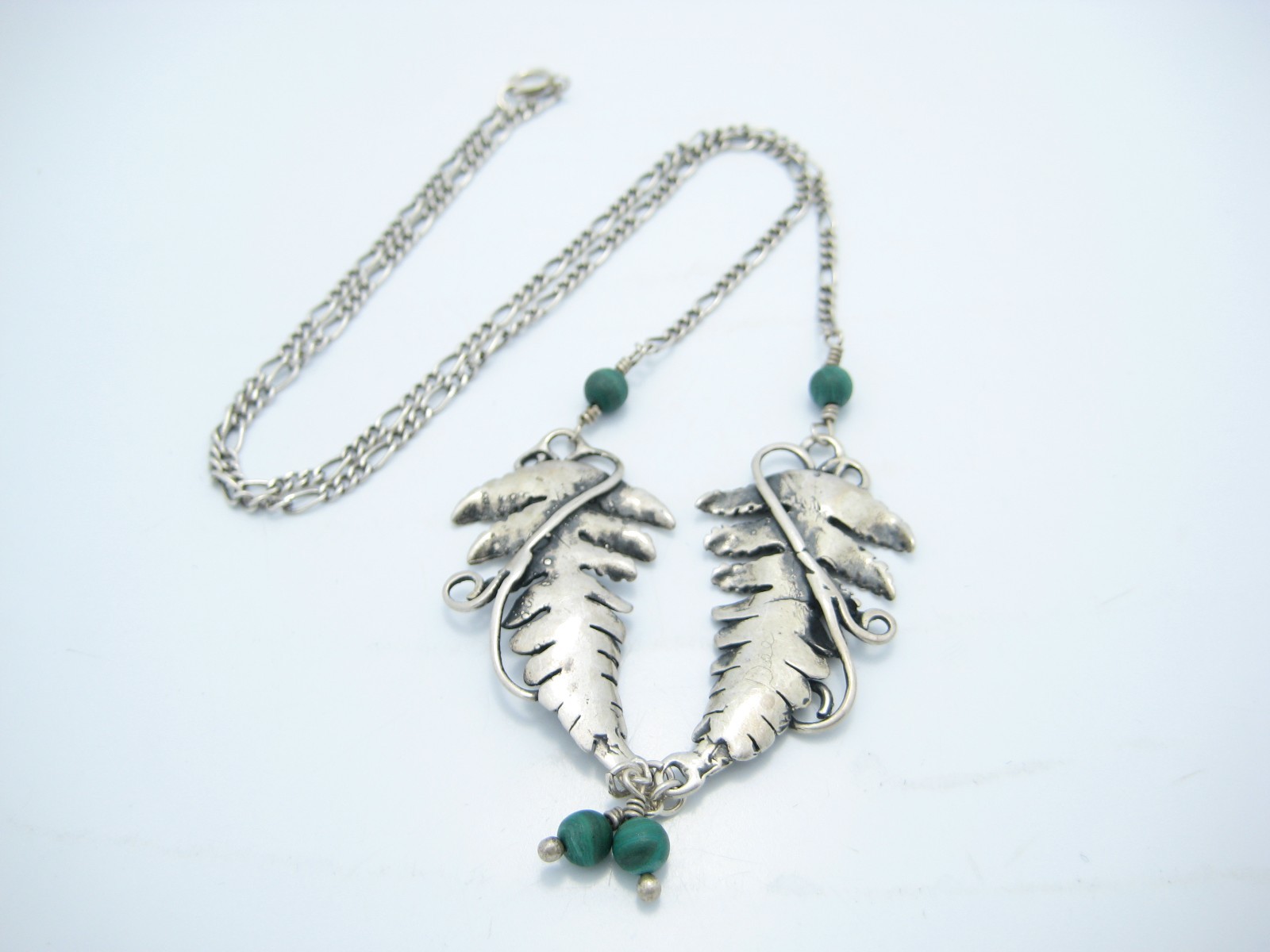 Sterling Silver 1.6mm Figaro Malachite Leaf Design Chain Link Necklace 18.5″