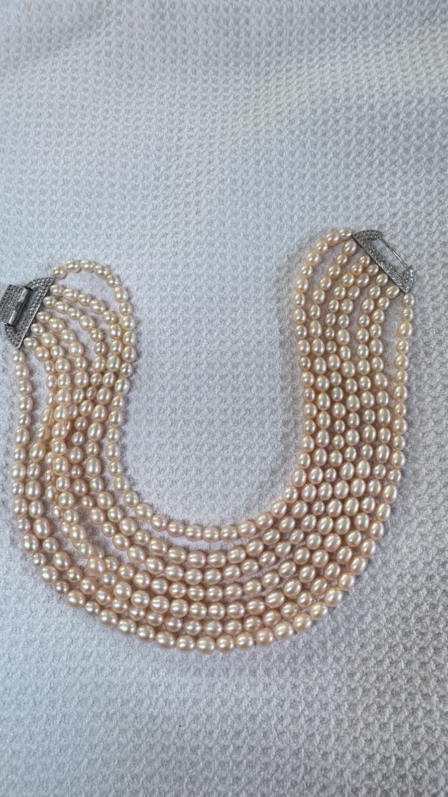 High-quality multi-strand freshwater pearls (6–7mm) with natural iridescent lust