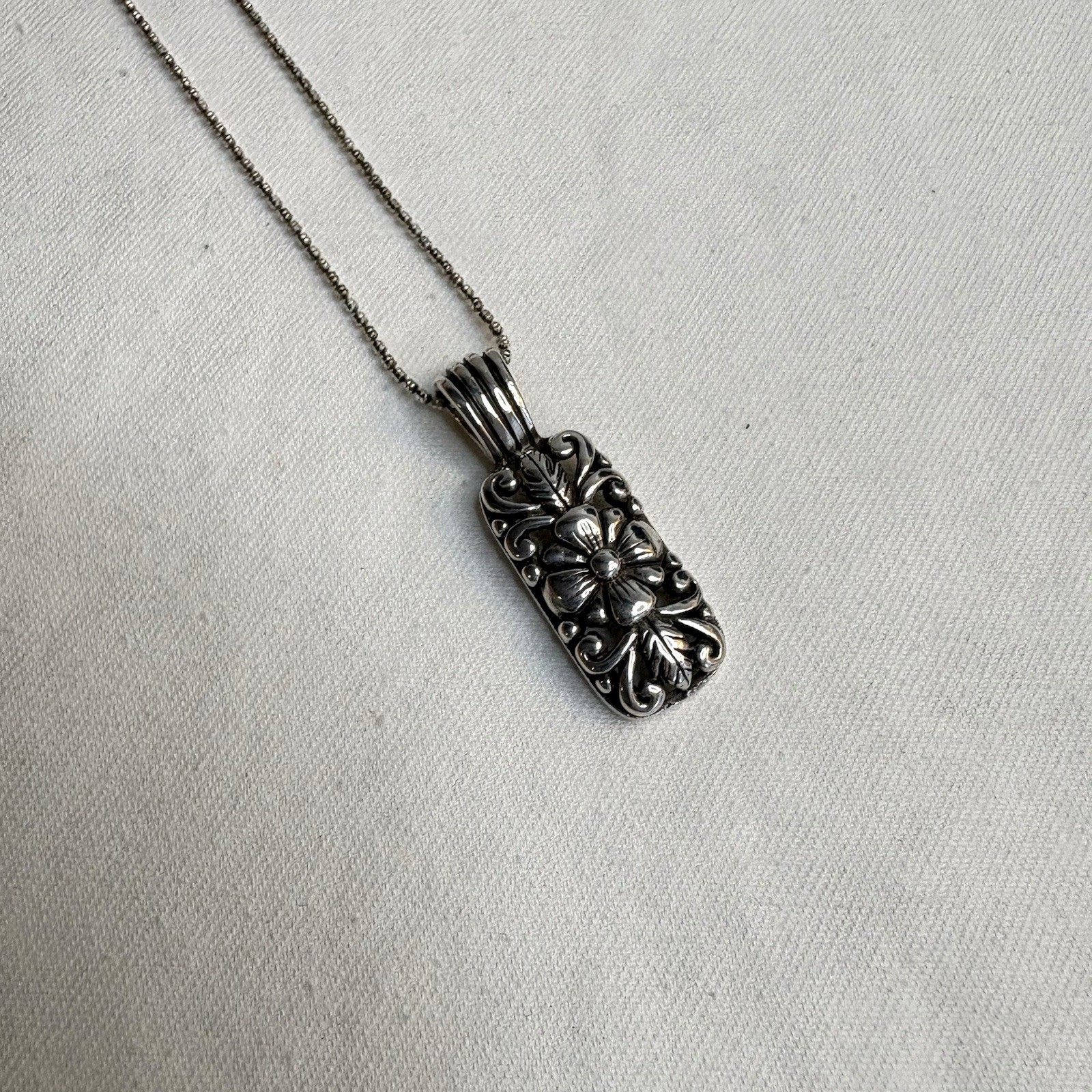 Italy Vintage 925 Sterling Silver Floral Pendant Necklace 18” Chain 9g
