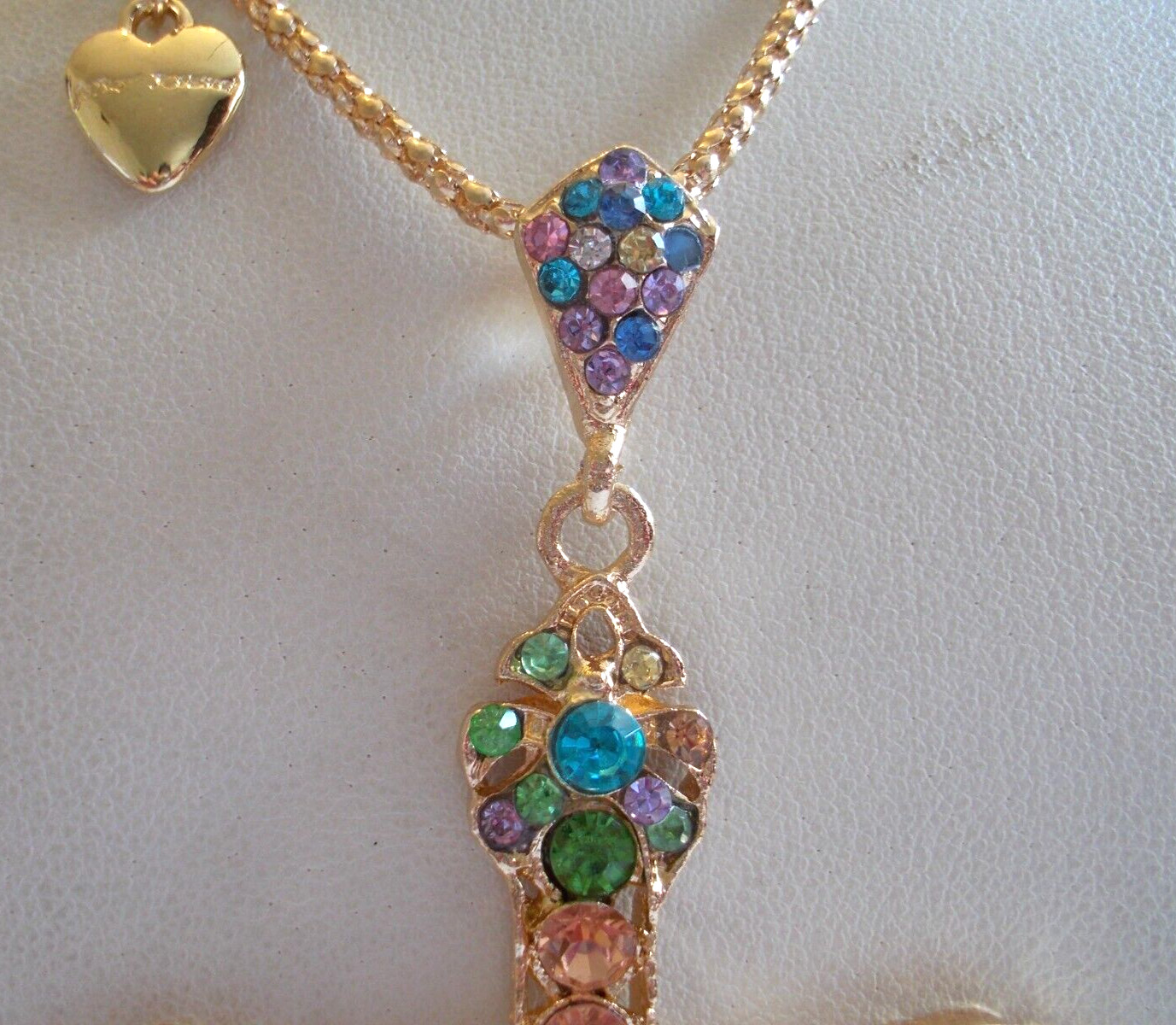 BETSEY JOHNSON LOVELY SPARKLING CRYSTAL INLAY CROSS PENDANT CHAIN NECKLACE