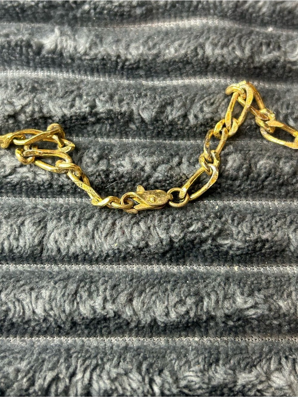 Vintage Gold Tone Figaro Link Chain Necklace Classic Minimalist Layering Collar