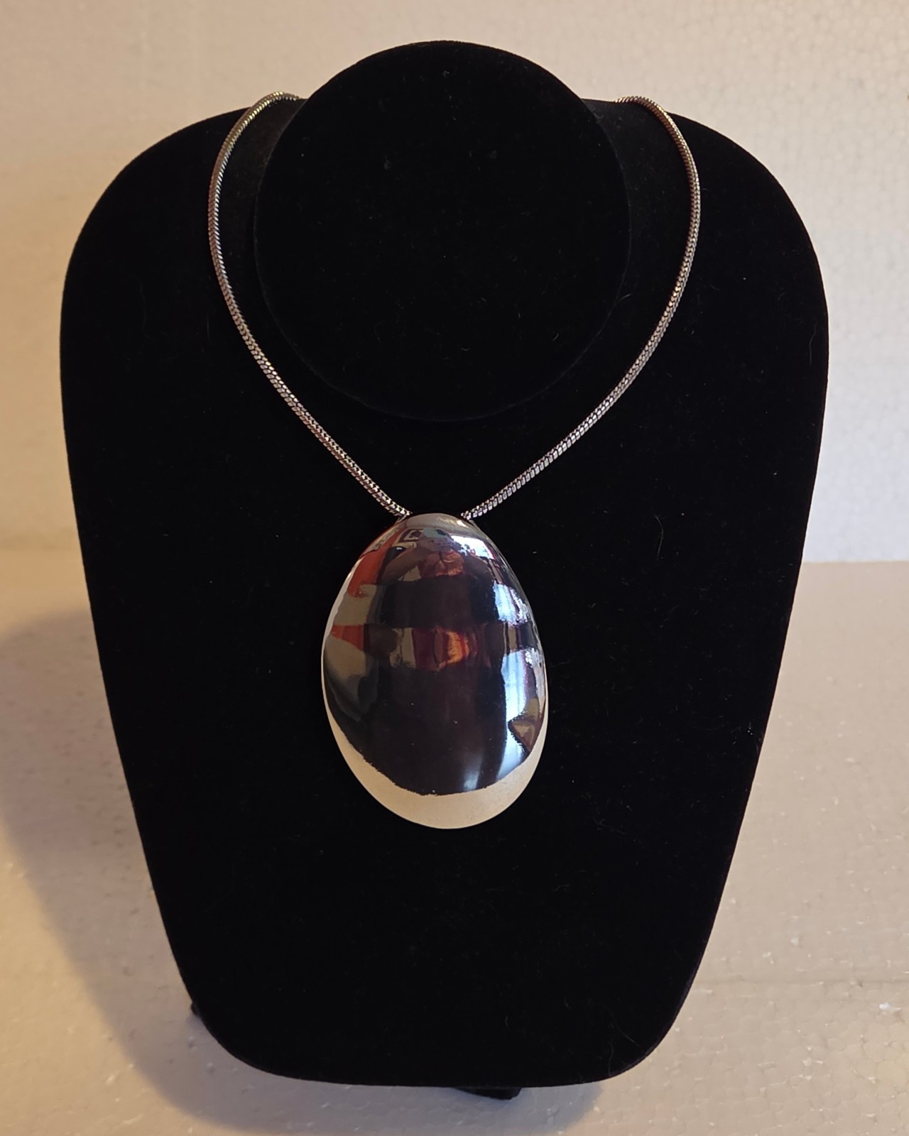 I.N.C 15″ in Silver Chainlink w/ 2.5′ x 1.5″ Silver Egg Shape Pendant Necklace
