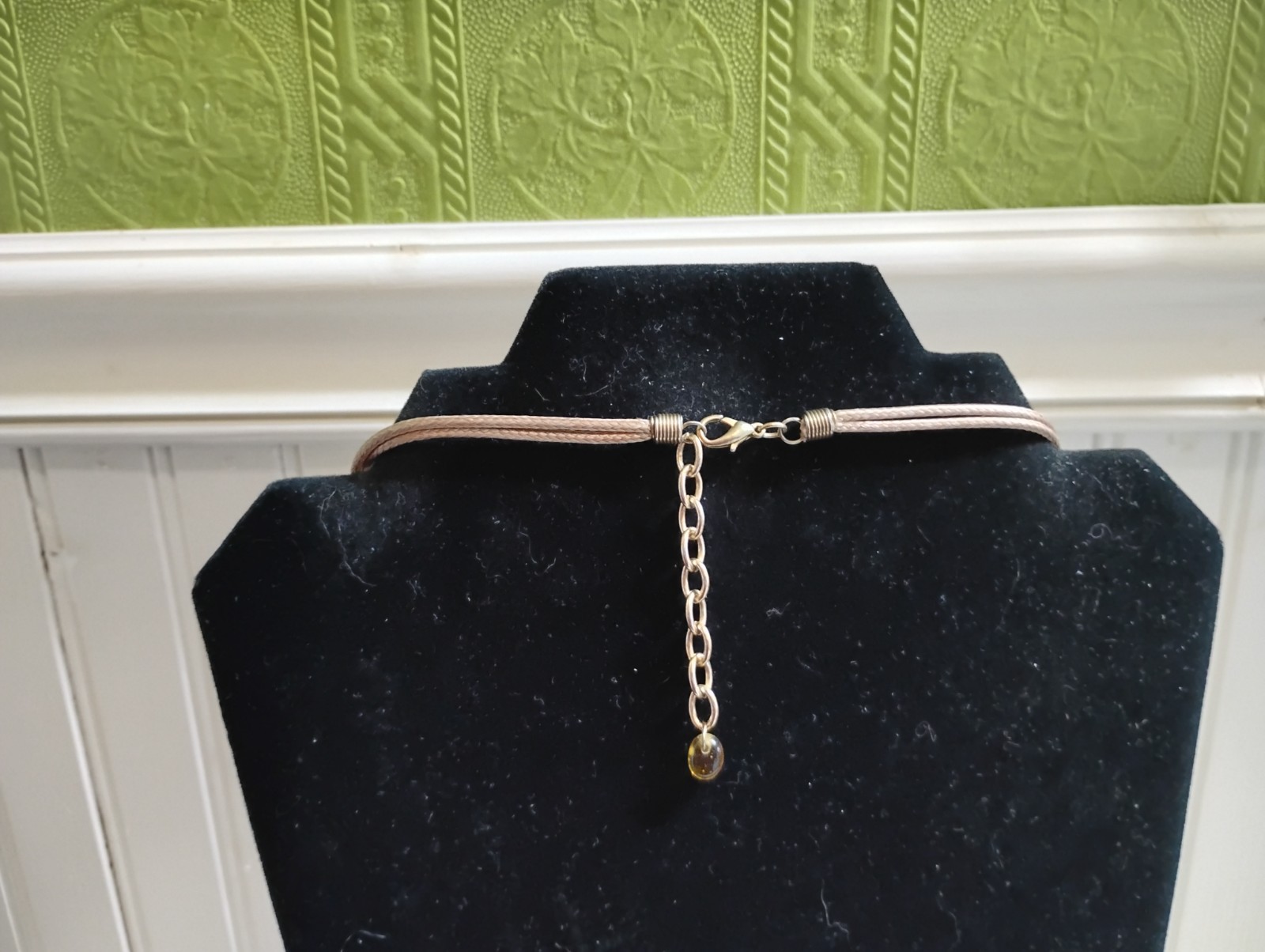 Vintage Chunky GT Metal Gold Cord Green Stained Wood Bead Bib 22″ Necklace