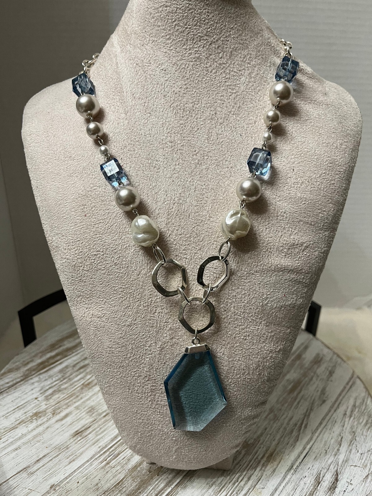 Etienne Aigner Elegant Blue and Pearl Statement Necklace with Geometric Pendant