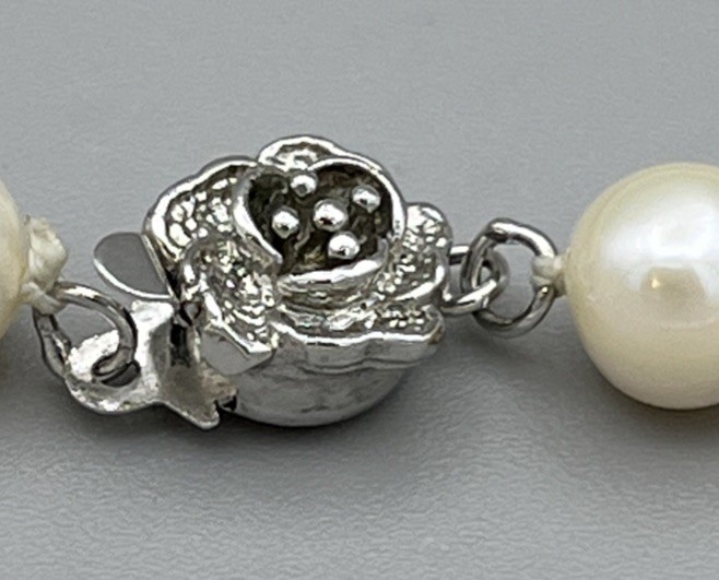 Real Cultured Pearl Necklace 46cm Knotted Silver Tone Floral Clasp